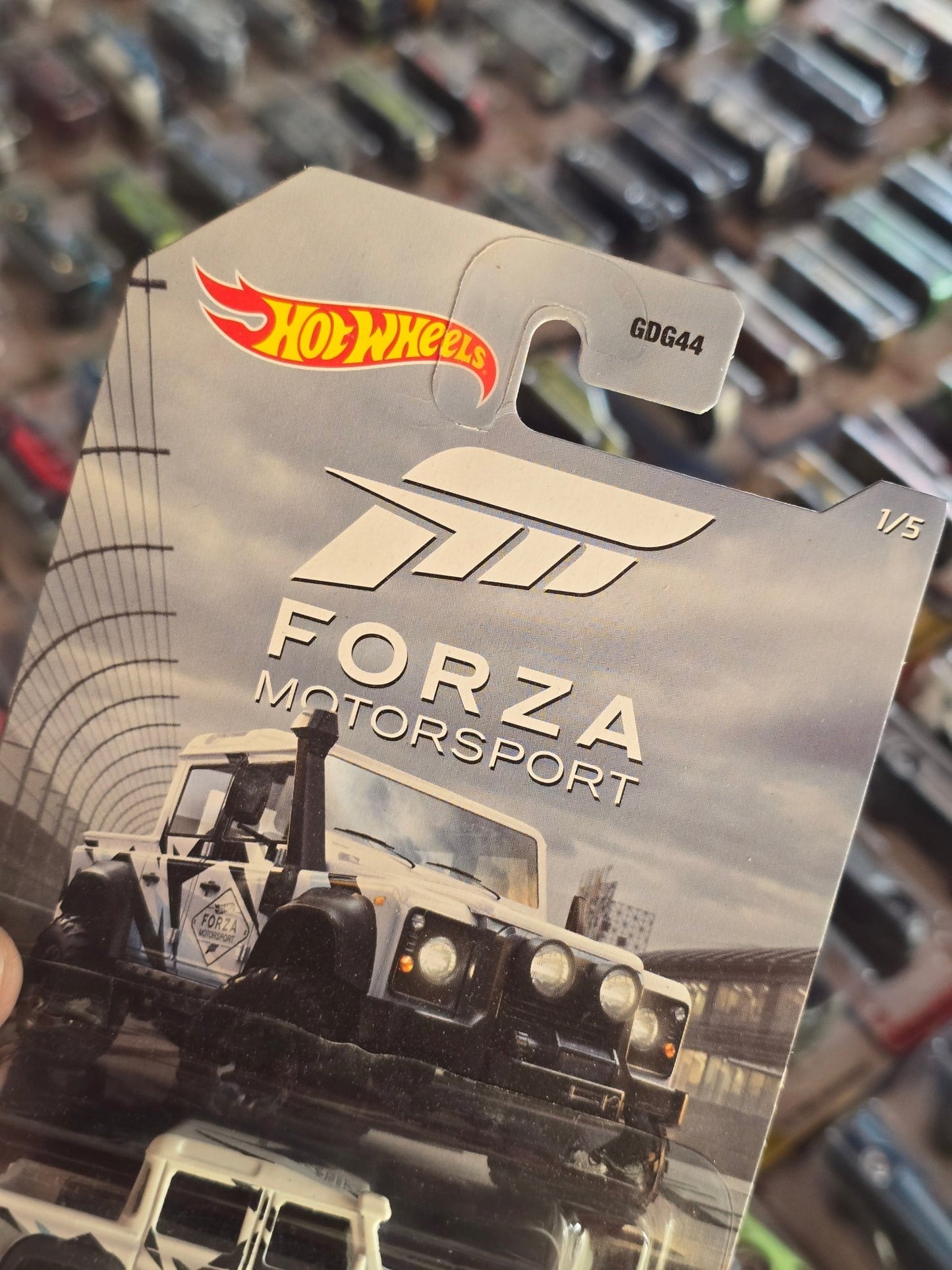 Hot Wheels Forza Motorsport 2015 Land Rover Defender Double Cab (Imported) - Kinder Logs