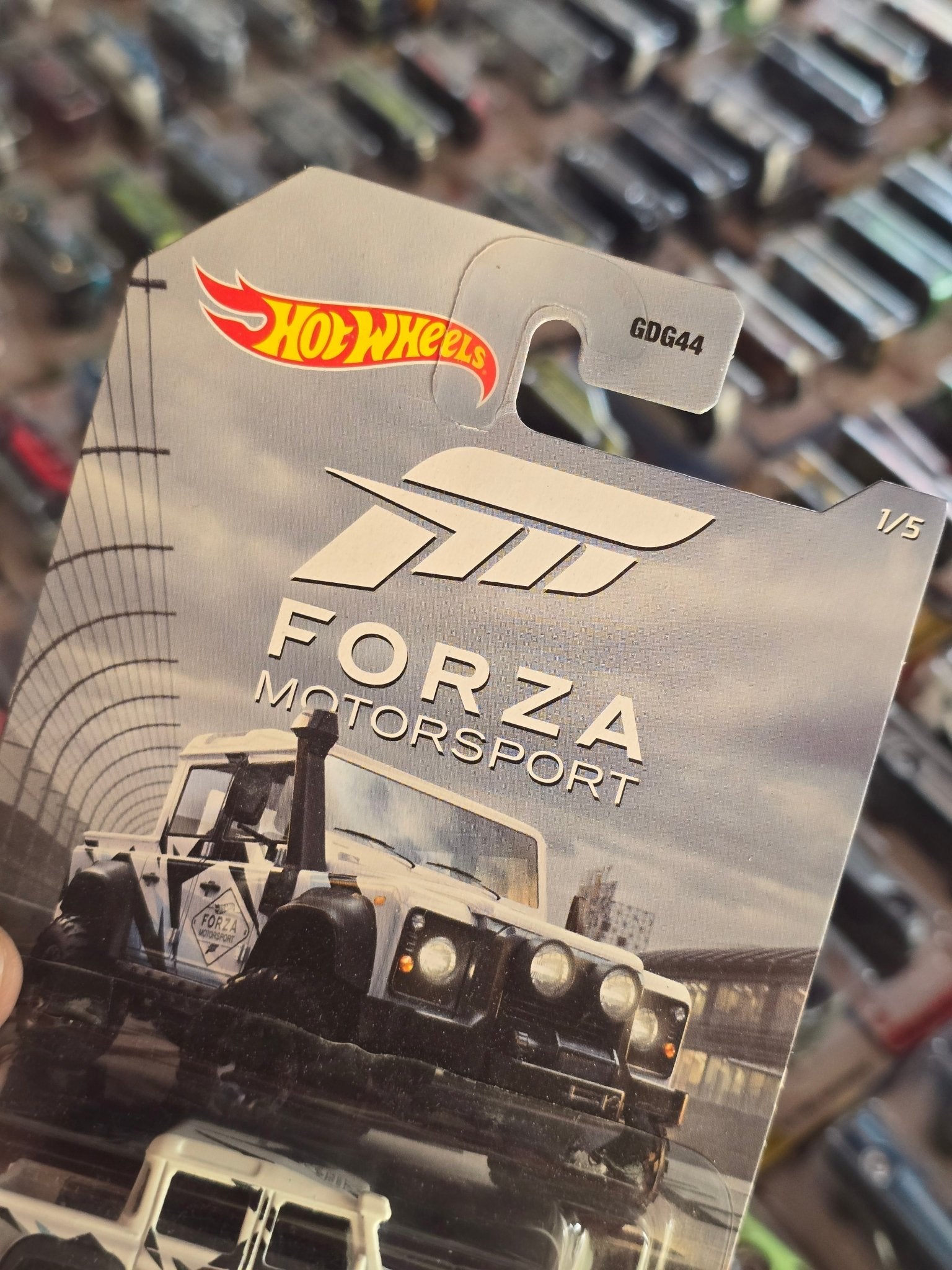 Hot Wheels Forza Motorsport 2015 Land Rover Defender Double Cab (Imported) - Kinder Logs