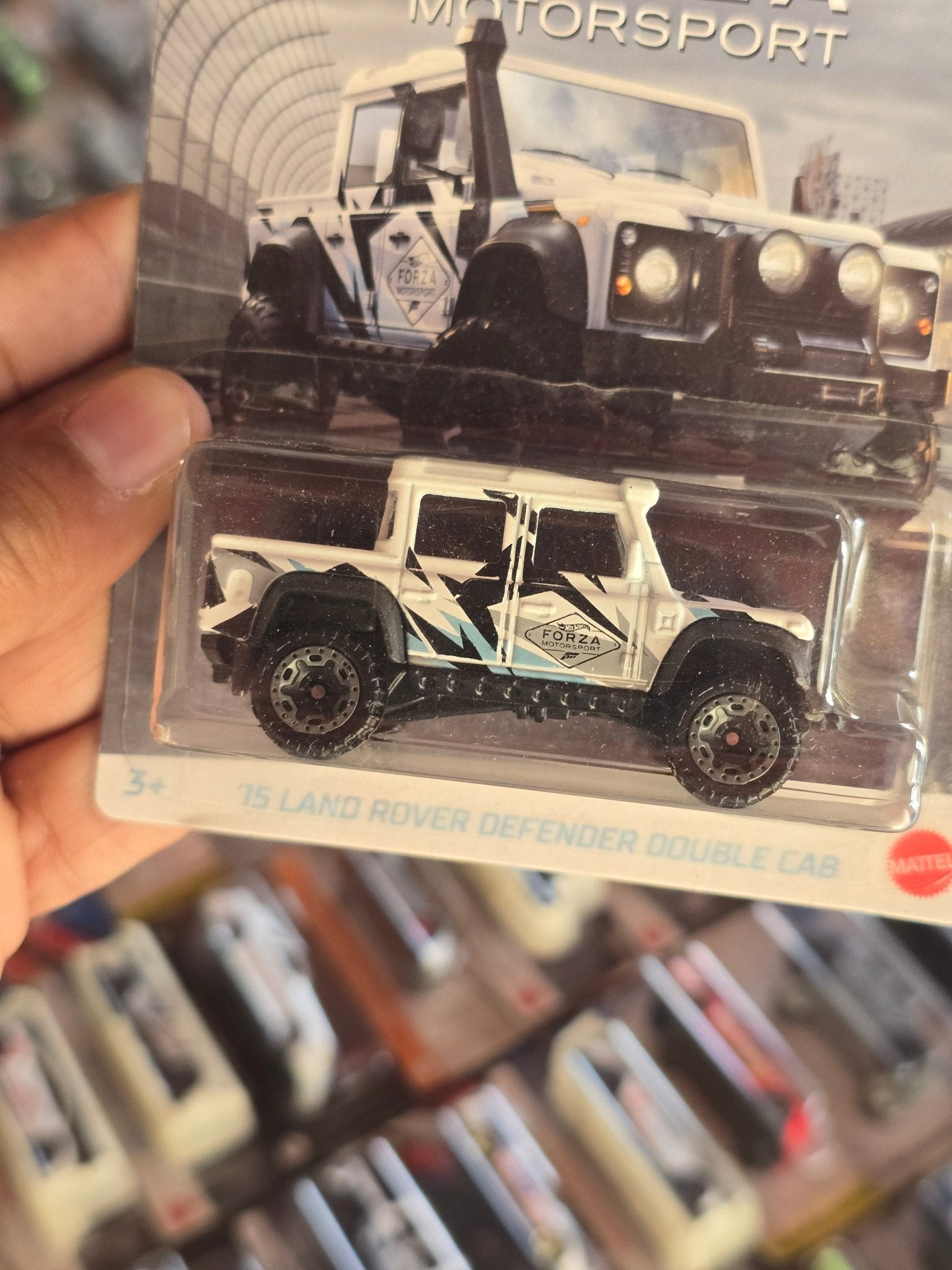 Hot Wheels Forza Motorsport 2015 Land Rover Defender Double Cab (Imported) - Kinder Logs