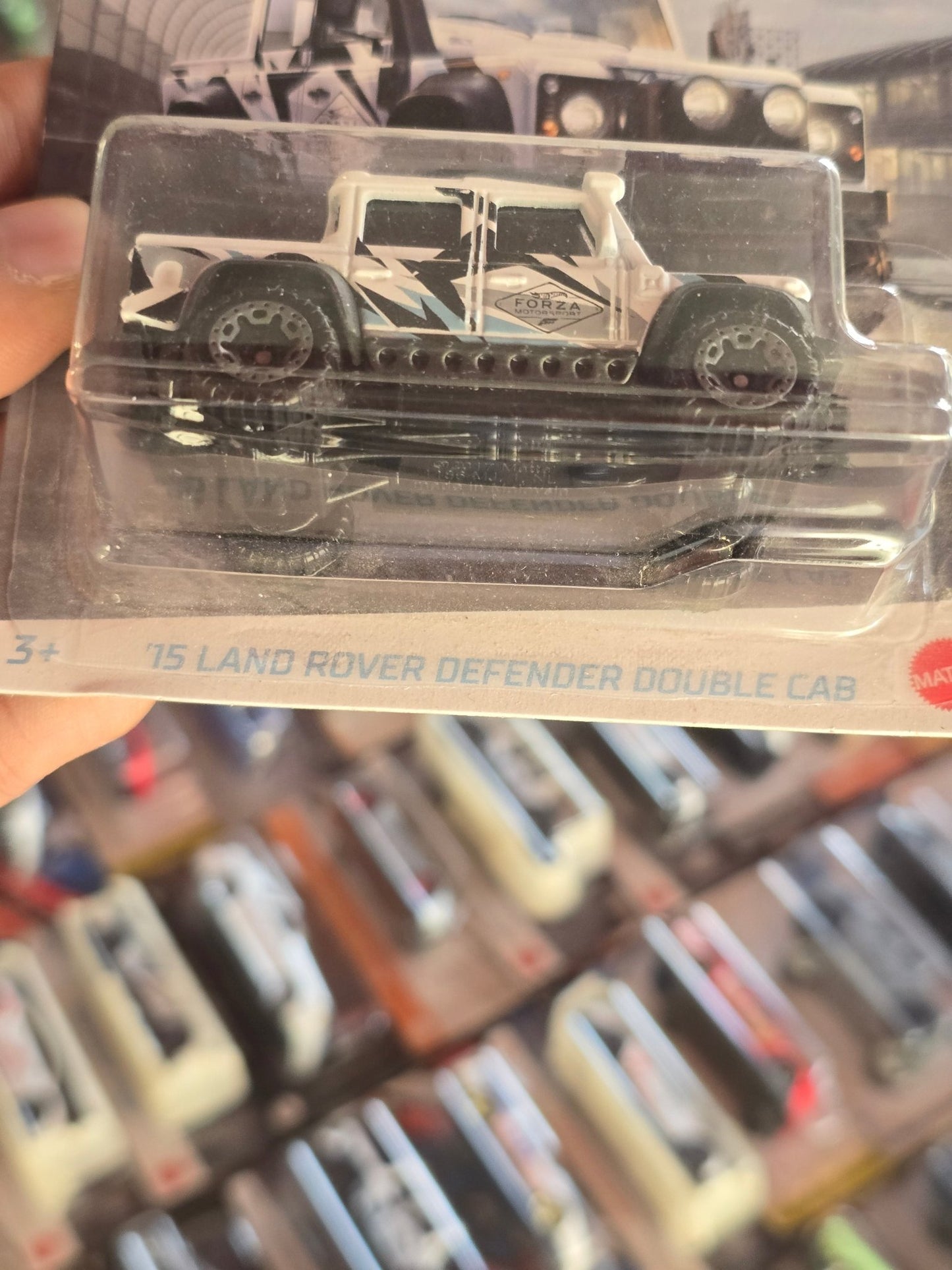 Hot Wheels Forza Motorsport 2015 Land Rover Defender Double Cab (Imported) - Kinder Logs