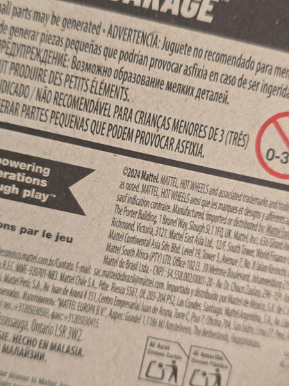 Hot Wheels Gas Monkey Garage 1968 Chevrolet Corvette - Green (Imported) - Kinder Logs