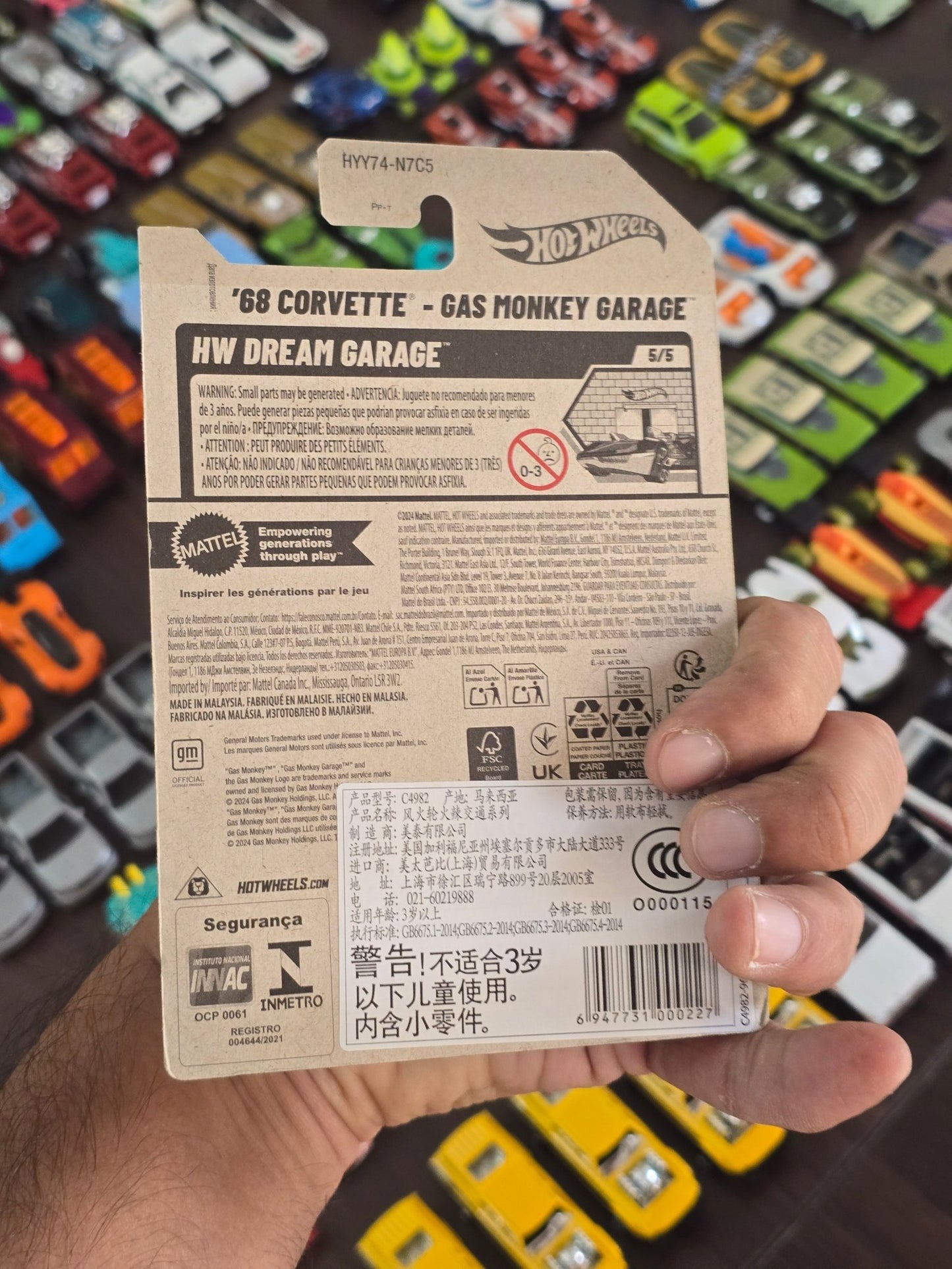 Hot Wheels Gas Monkey Garage 1968 Chevrolet Corvette - Green (Imported) - Kinder Logs