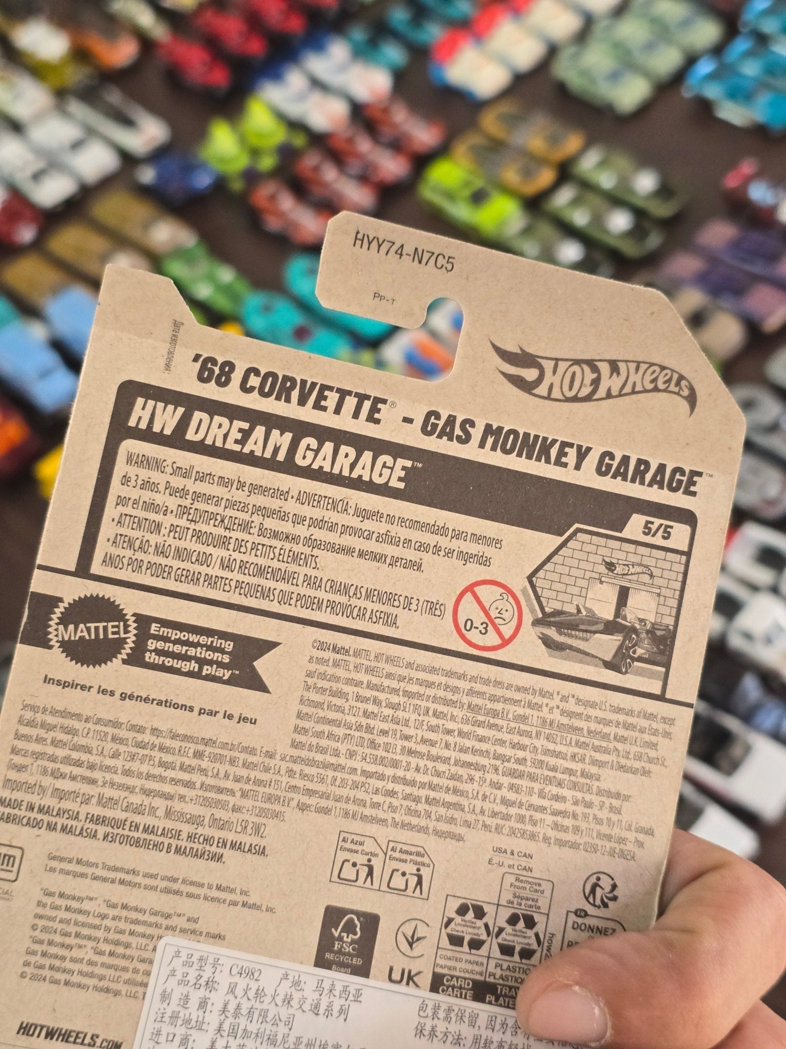 Hot Wheels Gas Monkey Garage 1968 Chevrolet Corvette - Green (Imported) - Kinder Logs