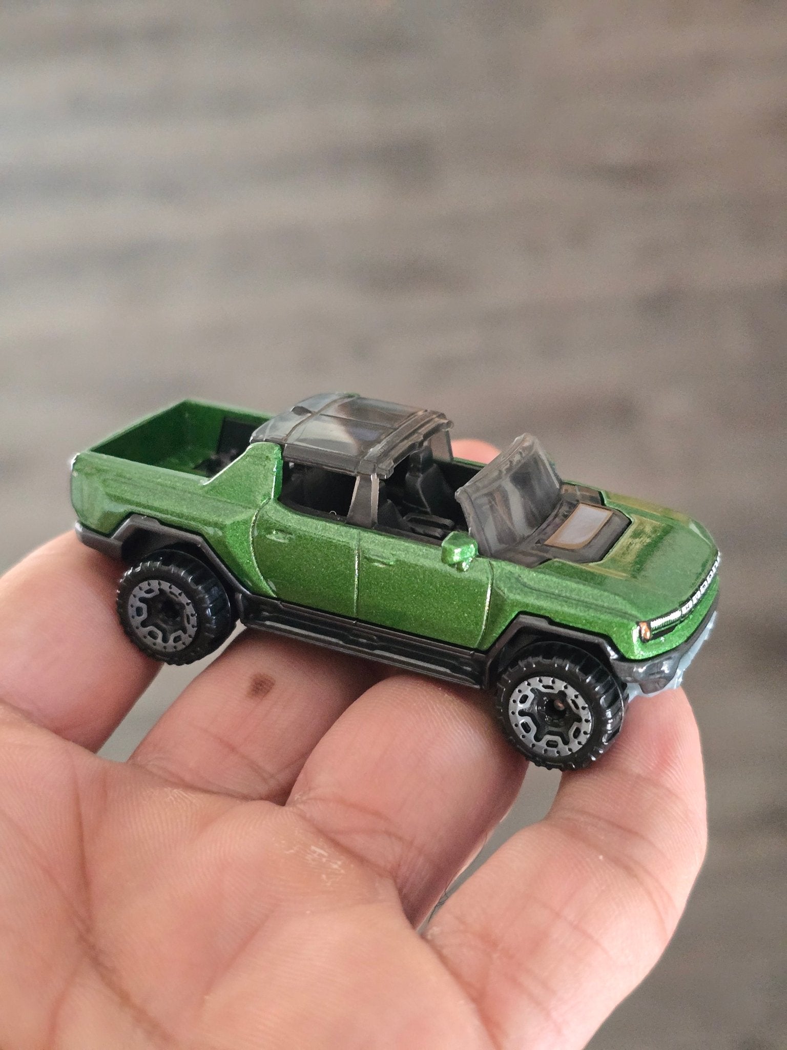 Hot Wheels GMC Hummer EV - Green (Uncarded - New) - Kinder Logs