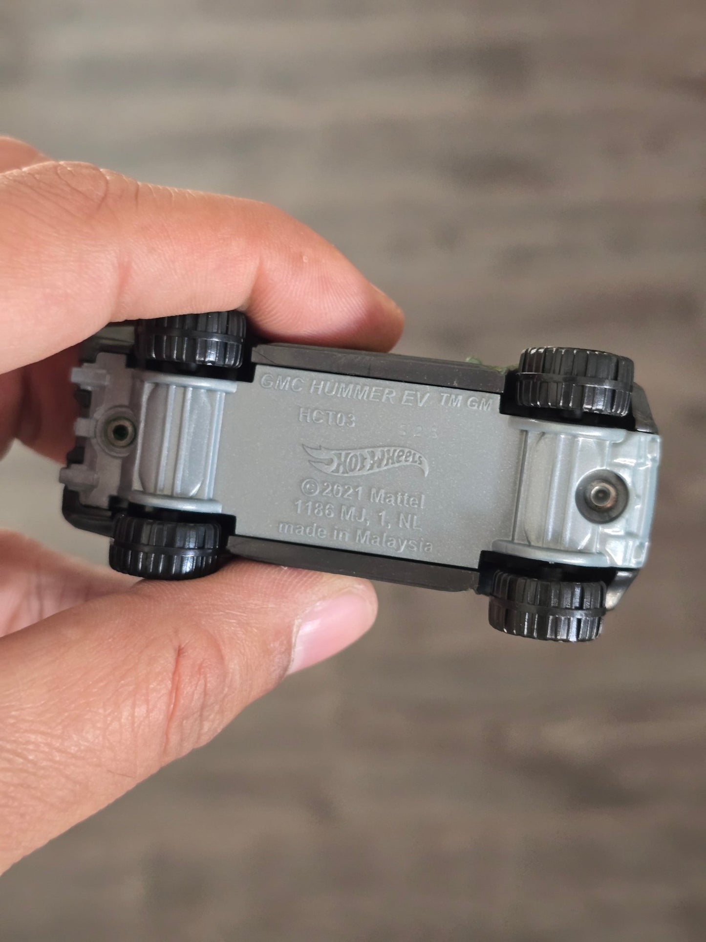 Hot Wheels GMC Hummer EV - Green (Uncarded - New) - Kinder Logs