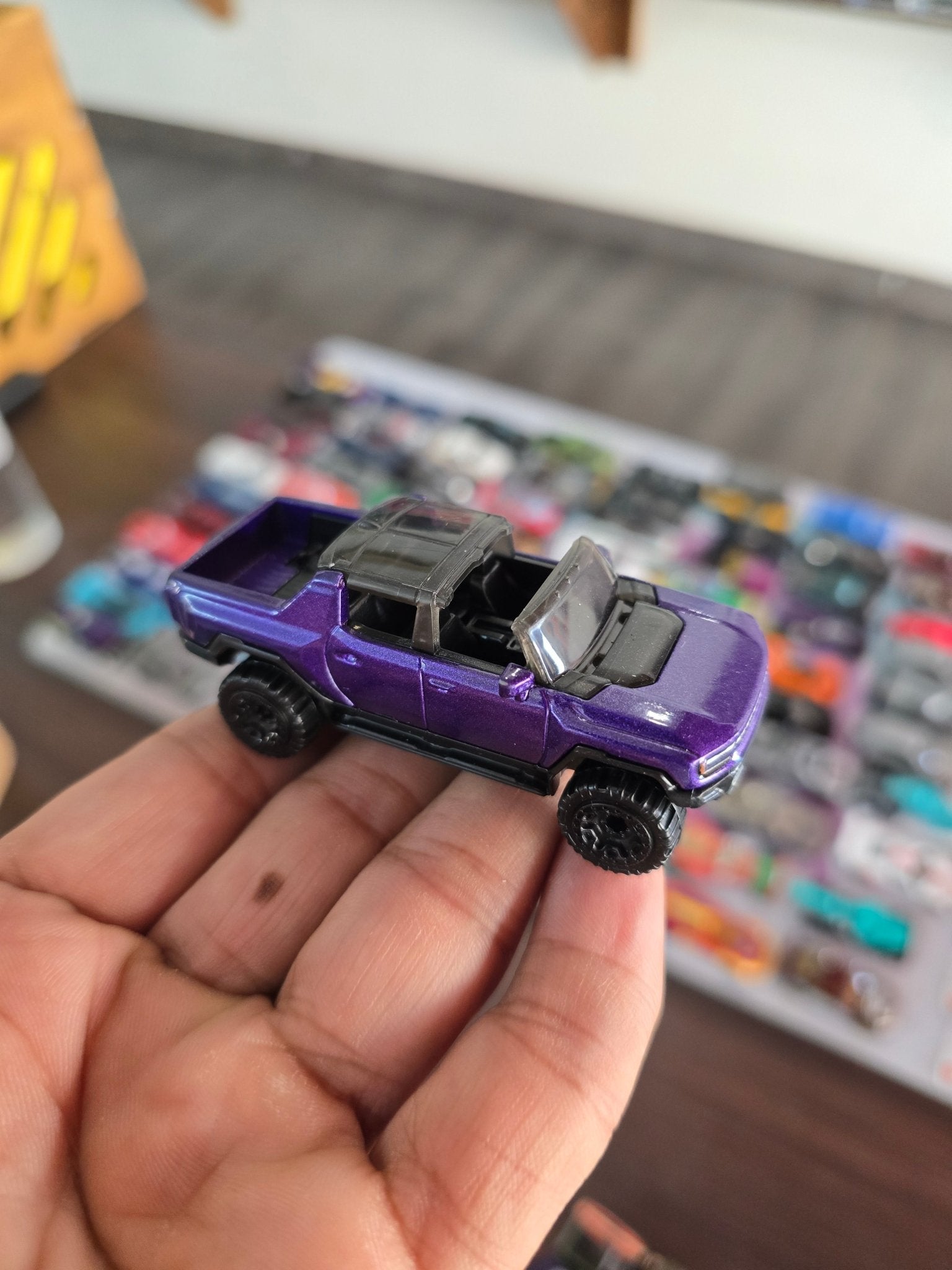 Hot Wheels GMC Hummer EV - Purple (Uncarded) - Kinder Logs