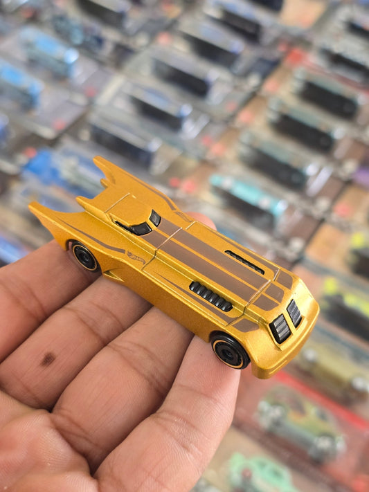 Hot Wheels Gold Batmobile - The Animated Series (Uncarded) - Kinder Logs