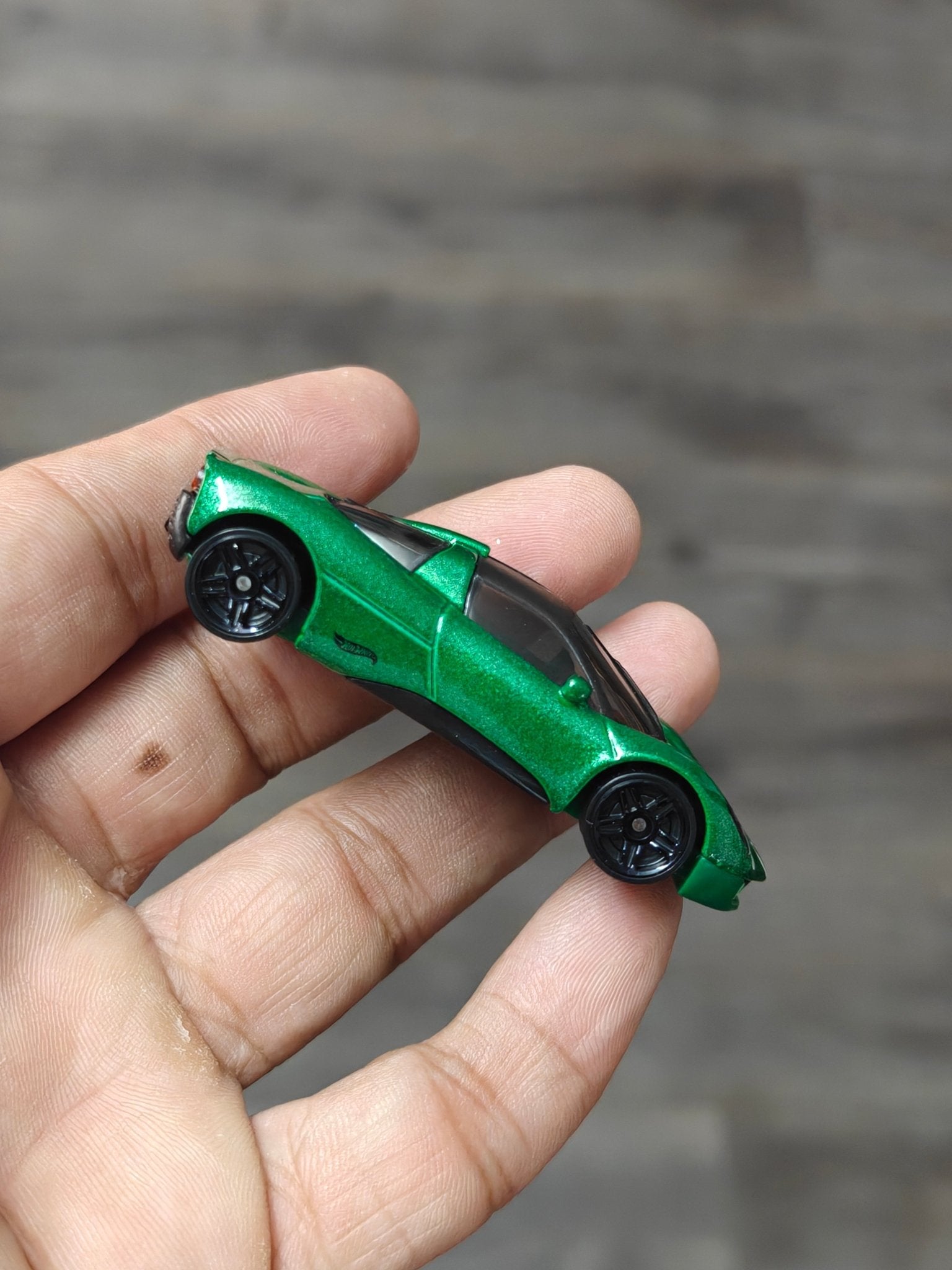 Hot Wheels Gordon Murray Automotive T.33 - Green (Uncarded - New) - Kinder Logs