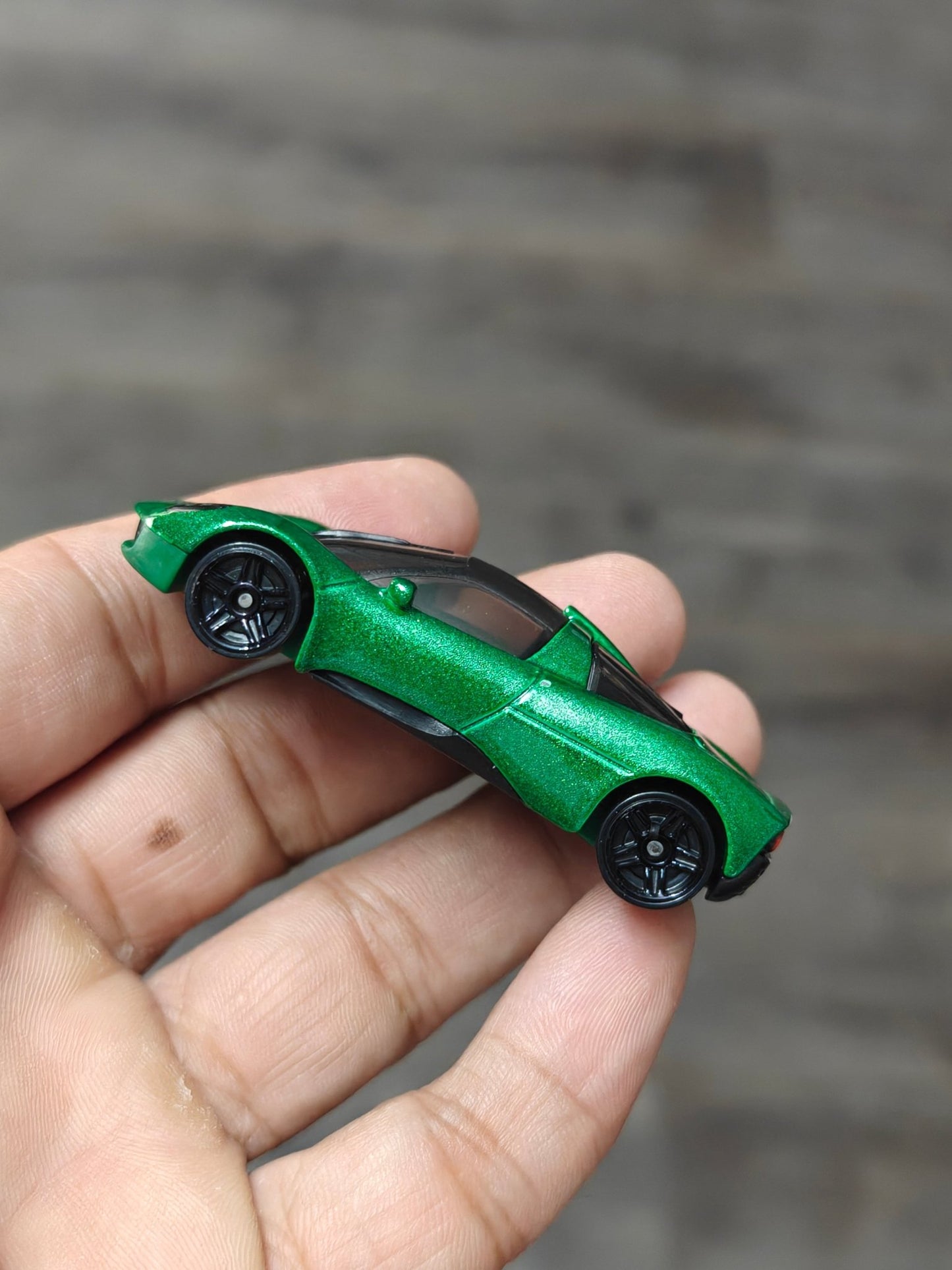 Hot Wheels Gordon Murray Automotive T.33 - Green (Uncarded - New) - Kinder Logs
