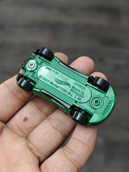 Hot Wheels Gordon Murray Automotive T.33 - Green (Uncarded - New) - Kinder Logs