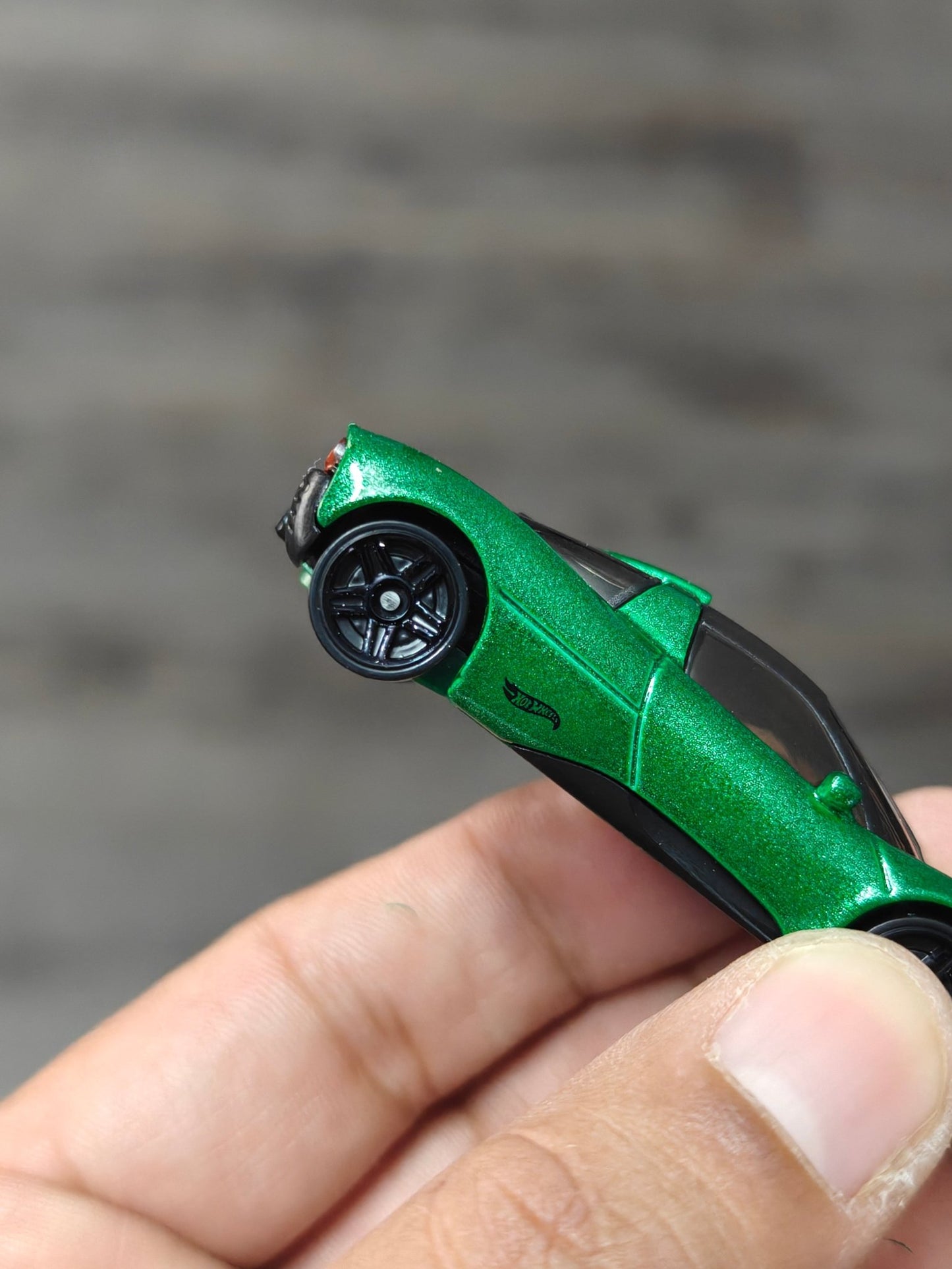Hot Wheels Gordon Murray Automotive T.33 - Green (Uncarded - New) - Kinder Logs