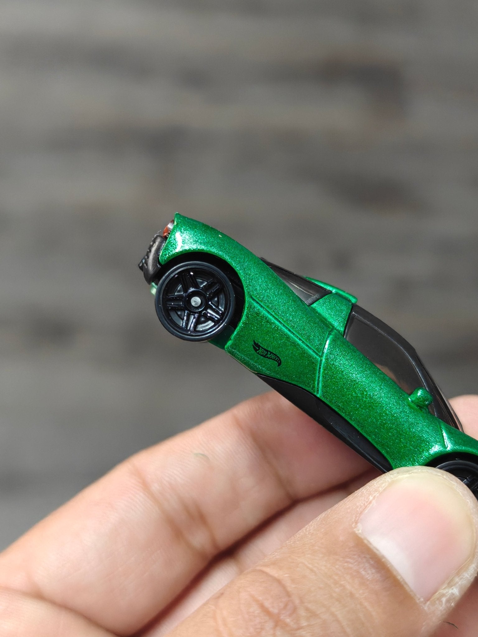 Hot Wheels Gordon Murray Automotive T.33 - Green (Uncarded - New) - Kinder Logs