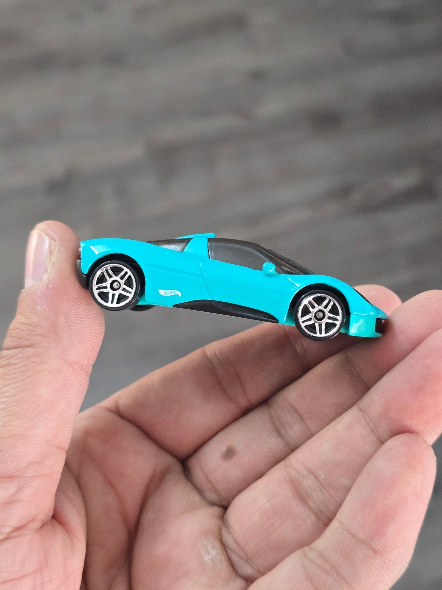 Hot Wheels Gordon Murray Automotive T.33 - Turquoise (Uncarded - New) - Kinder Logs