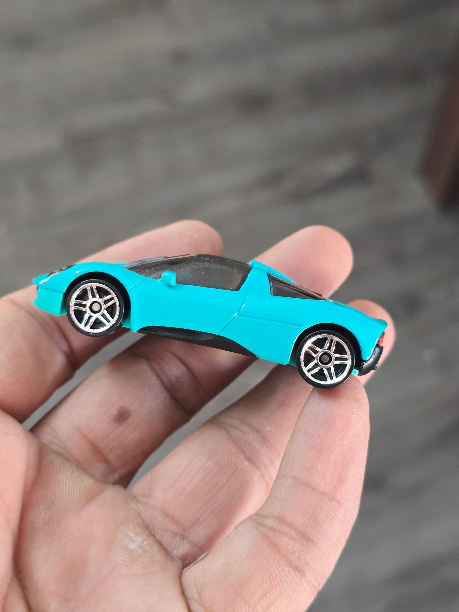 Hot Wheels Gordon Murray Automotive T.33 - Turquoise (Uncarded - New) - Kinder Logs