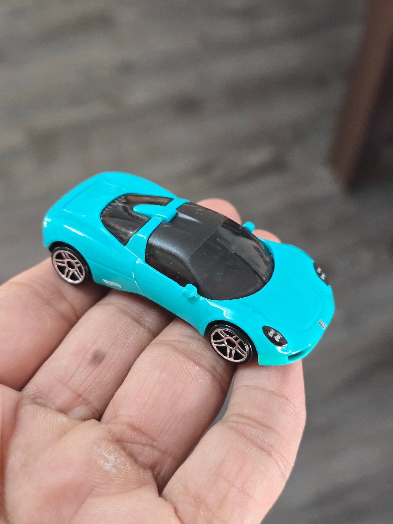 Hot Wheels Gordon Murray Automotive T.33 - Turquoise (Uncarded - New) - Kinder Logs