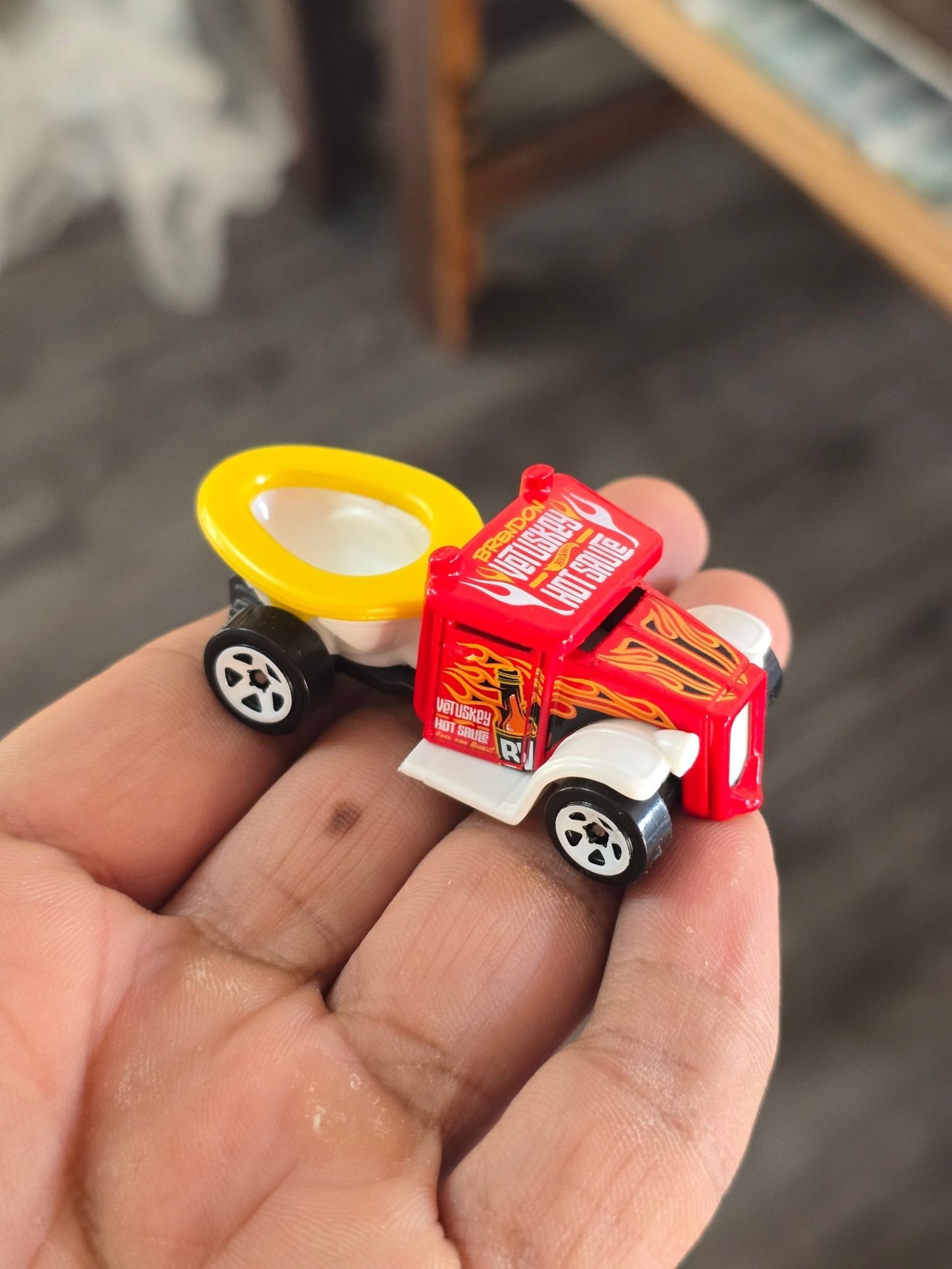 Hot Wheels Gotta Go Potty Car (Uncarded - New) - Kinder Logs