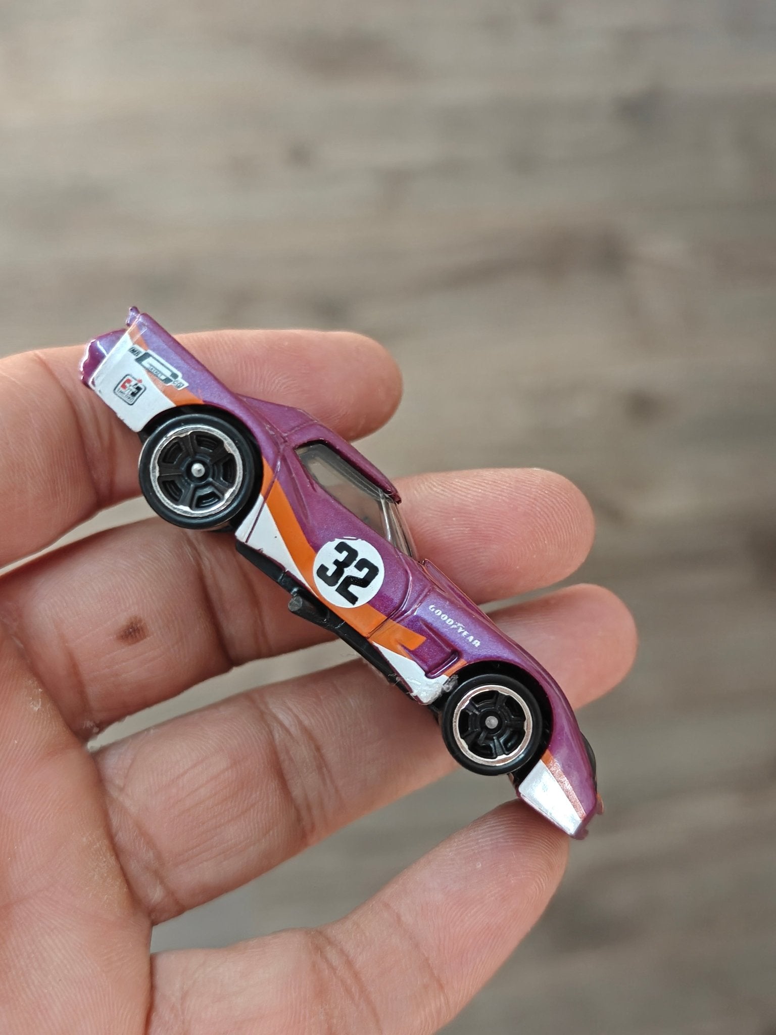 Hot Wheels Greenwood Chevrolet Corvette (Uncarded - New) - Kinder Logs