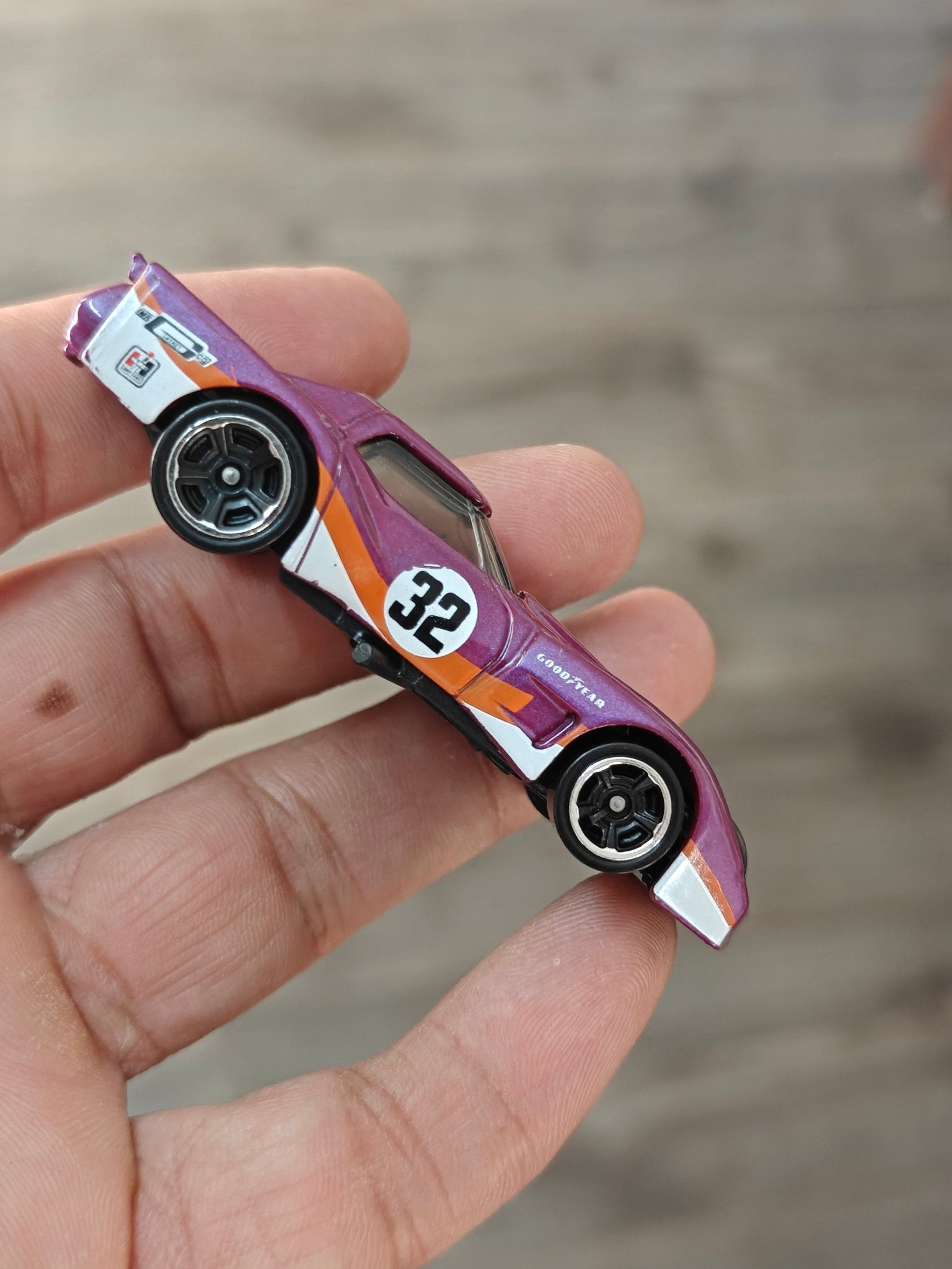 Hot Wheels Greenwood Chevrolet Corvette (Uncarded - New) - Kinder Logs