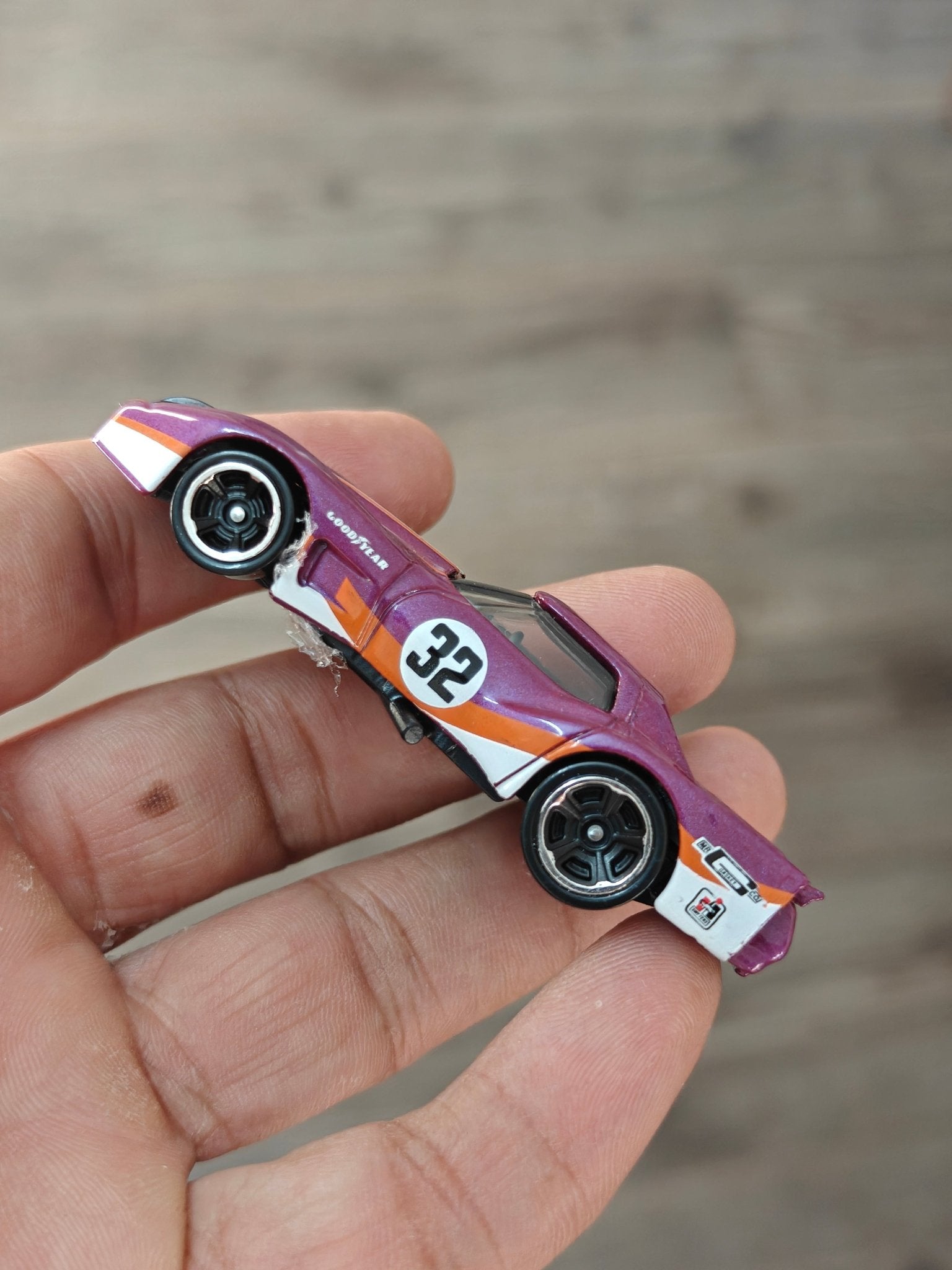 Hot Wheels Greenwood Chevrolet Corvette (Uncarded - New) - Kinder Logs
