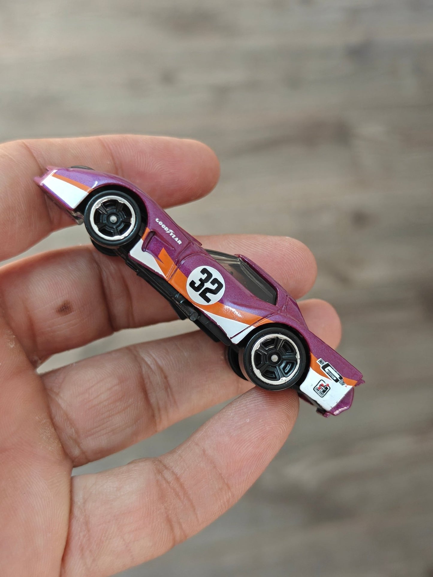 Hot Wheels Greenwood Chevrolet Corvette (Uncarded - New) - Kinder Logs