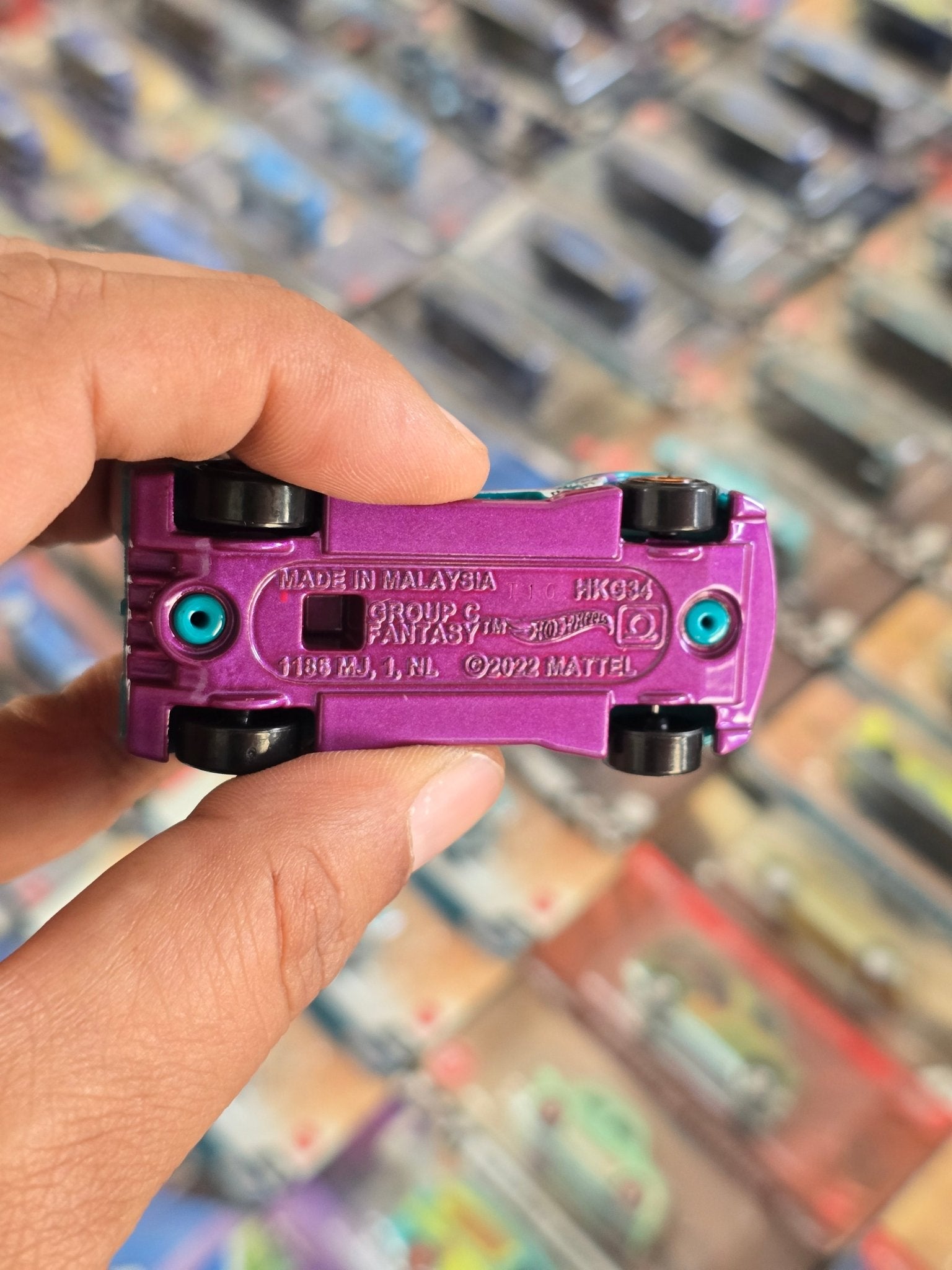 Hot Wheels Group C Fantasy - Teal (Uncarded) - Kinder Logs