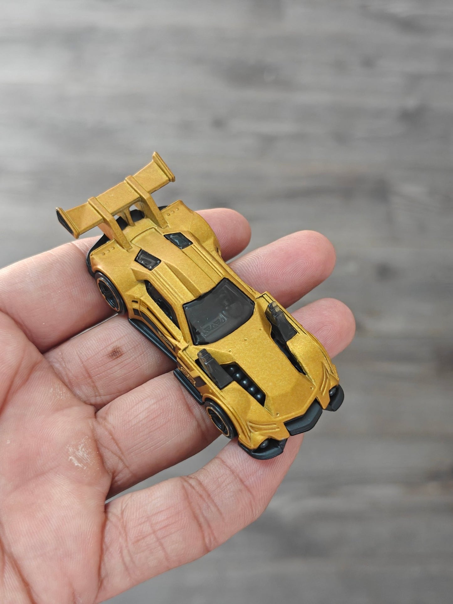 Hot Wheels GT Hunter - Gold (Uncarded - New) - Kinder Logs