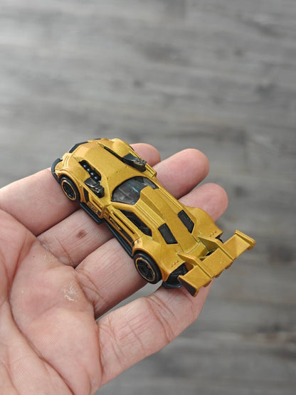 Hot Wheels GT Hunter - Gold (Uncarded - New) - Kinder Logs