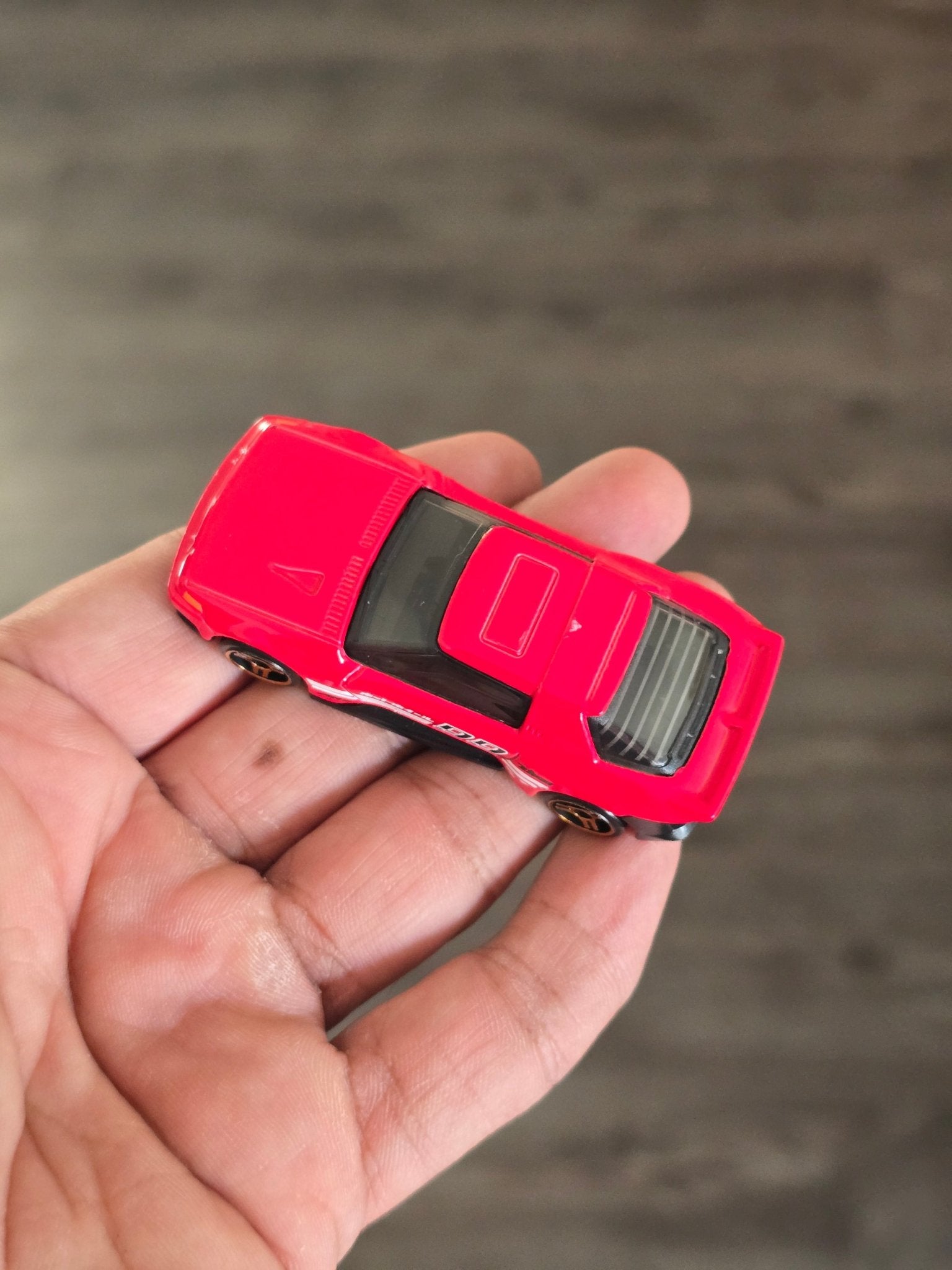 Hot Wheels Hako Type D - Red (Uncarded - New) - Kinder Logs