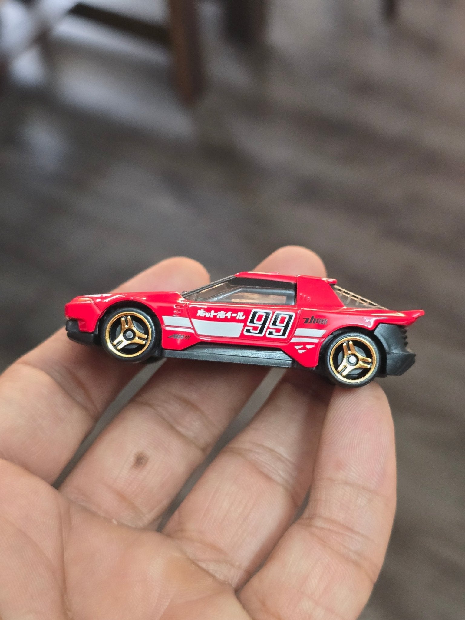 Hot Wheels Hako Type D - Red (Uncarded - New) - Kinder Logs