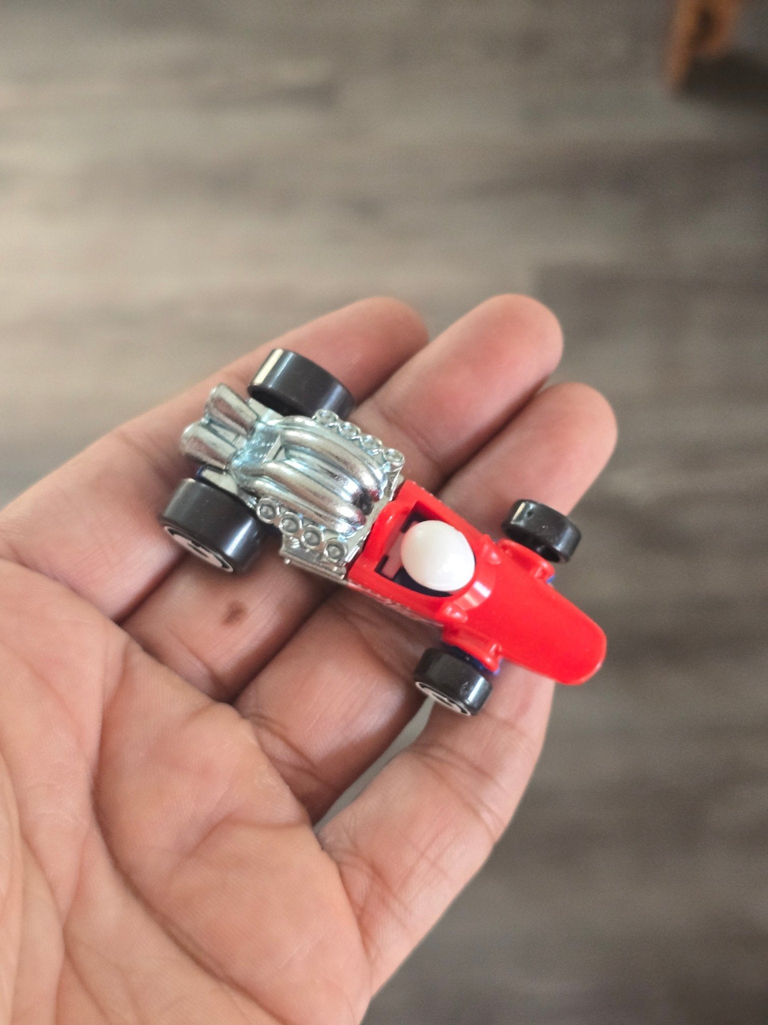 Hot Wheels Head Starter - Red (Uncarded - New) - Kinder Logs