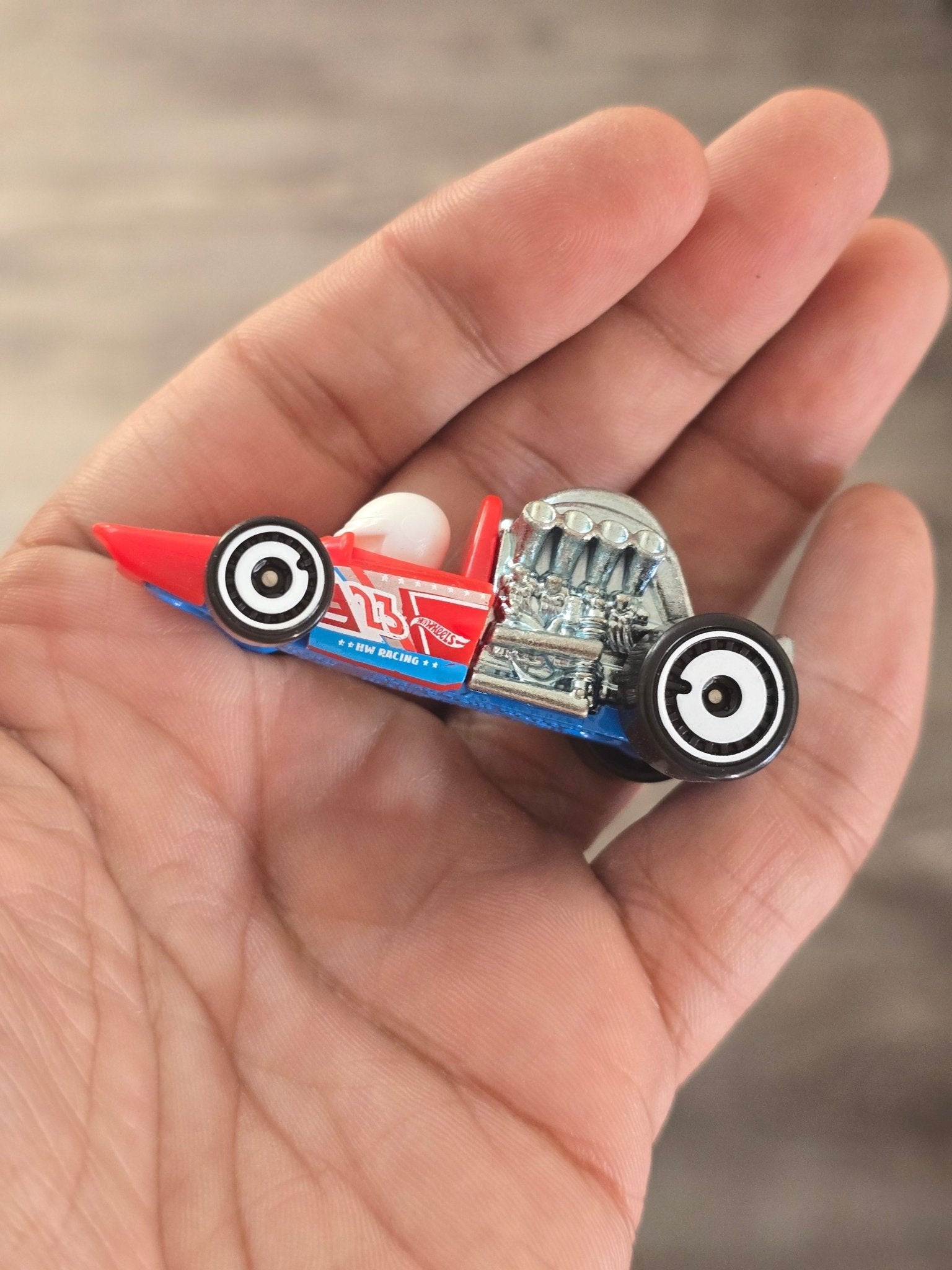 Hot Wheels Head Starter - Red (Uncarded - New) - Kinder Logs