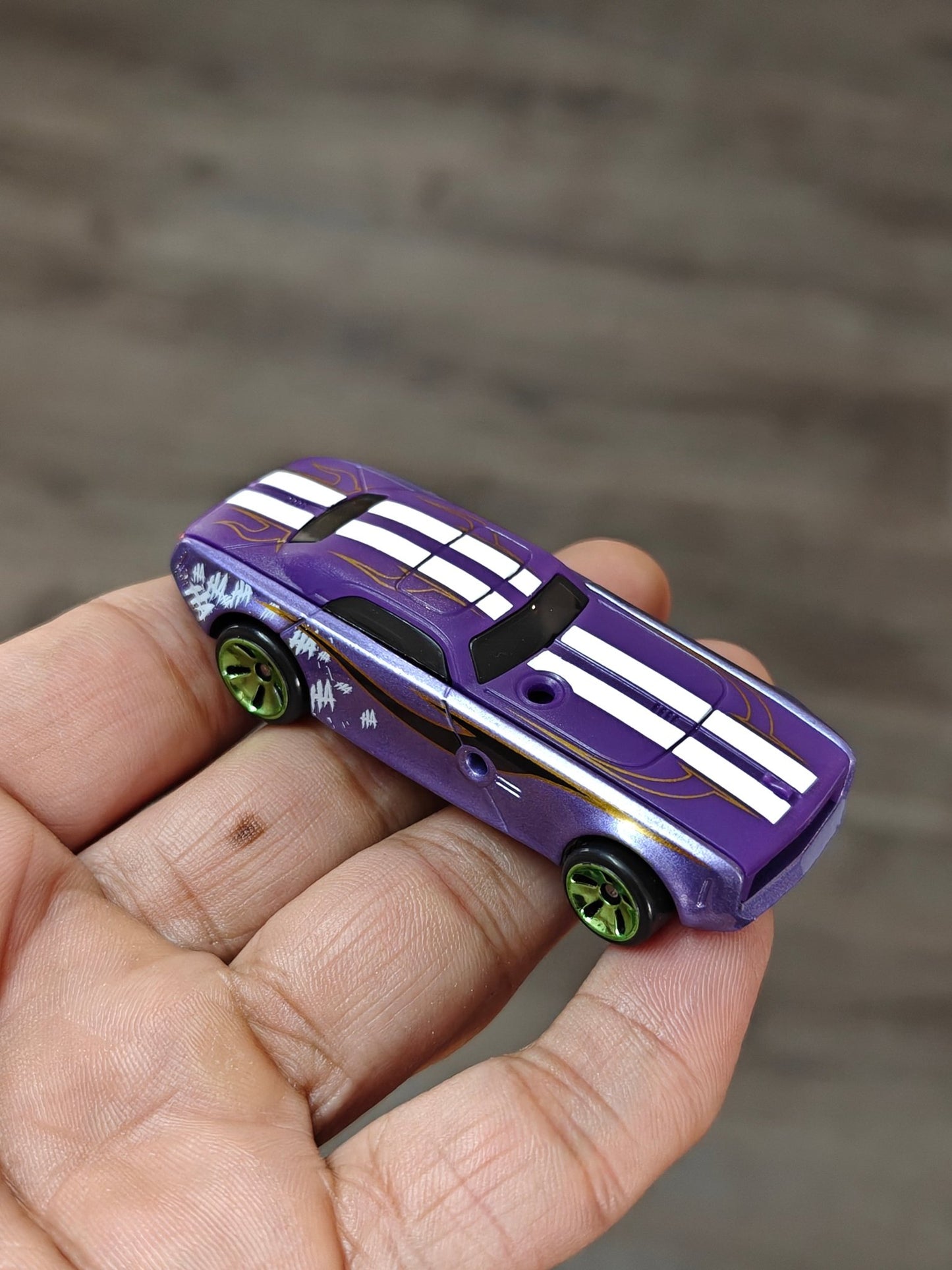 Hot Wheels Hi - Roller II Batman Joker Edition (Uncarded - New) - Kinder Logs