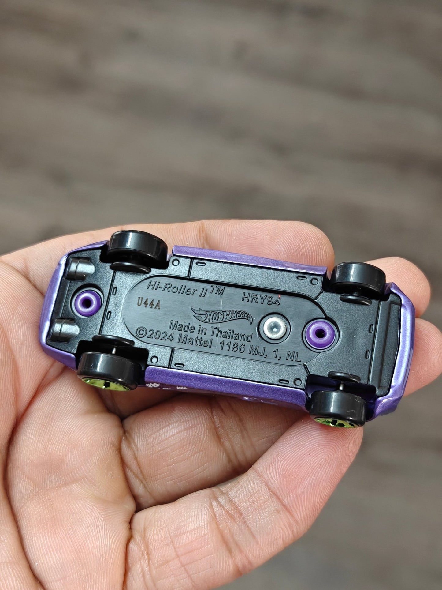 Hot Wheels Hi - Roller II Batman Joker Edition (Uncarded - New) - Kinder Logs