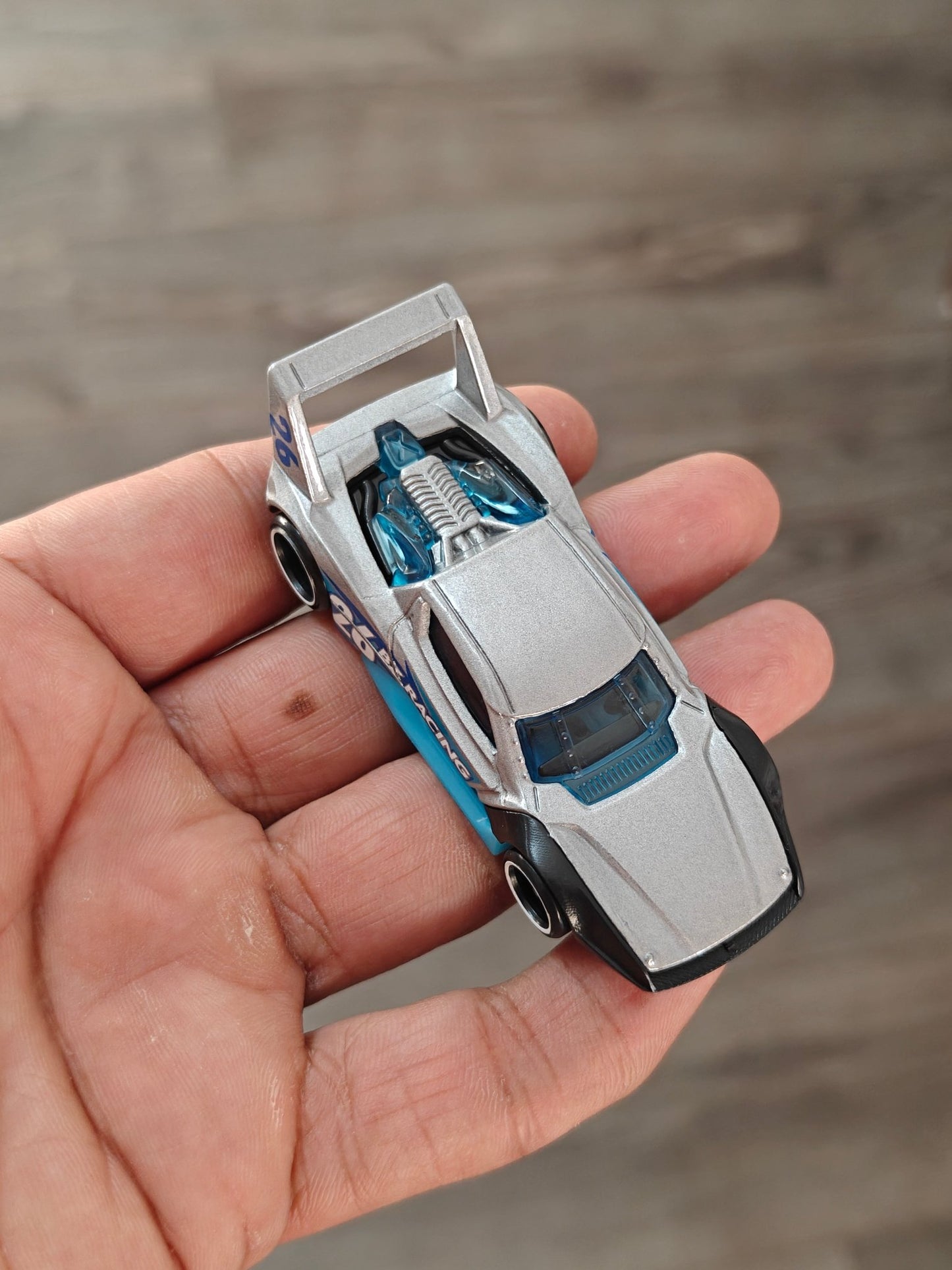 Hot Wheels High - Tail Chaser - Silver (Uncarded - New) - Kinder Logs