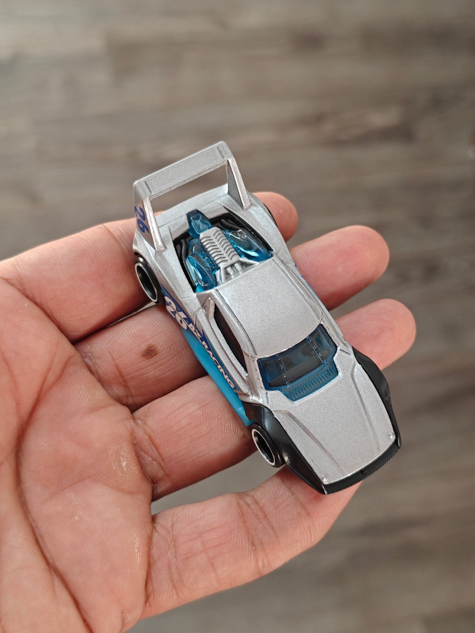Hot Wheels High - Tail Chaser - Silver (Uncarded - New) - Kinder Logs