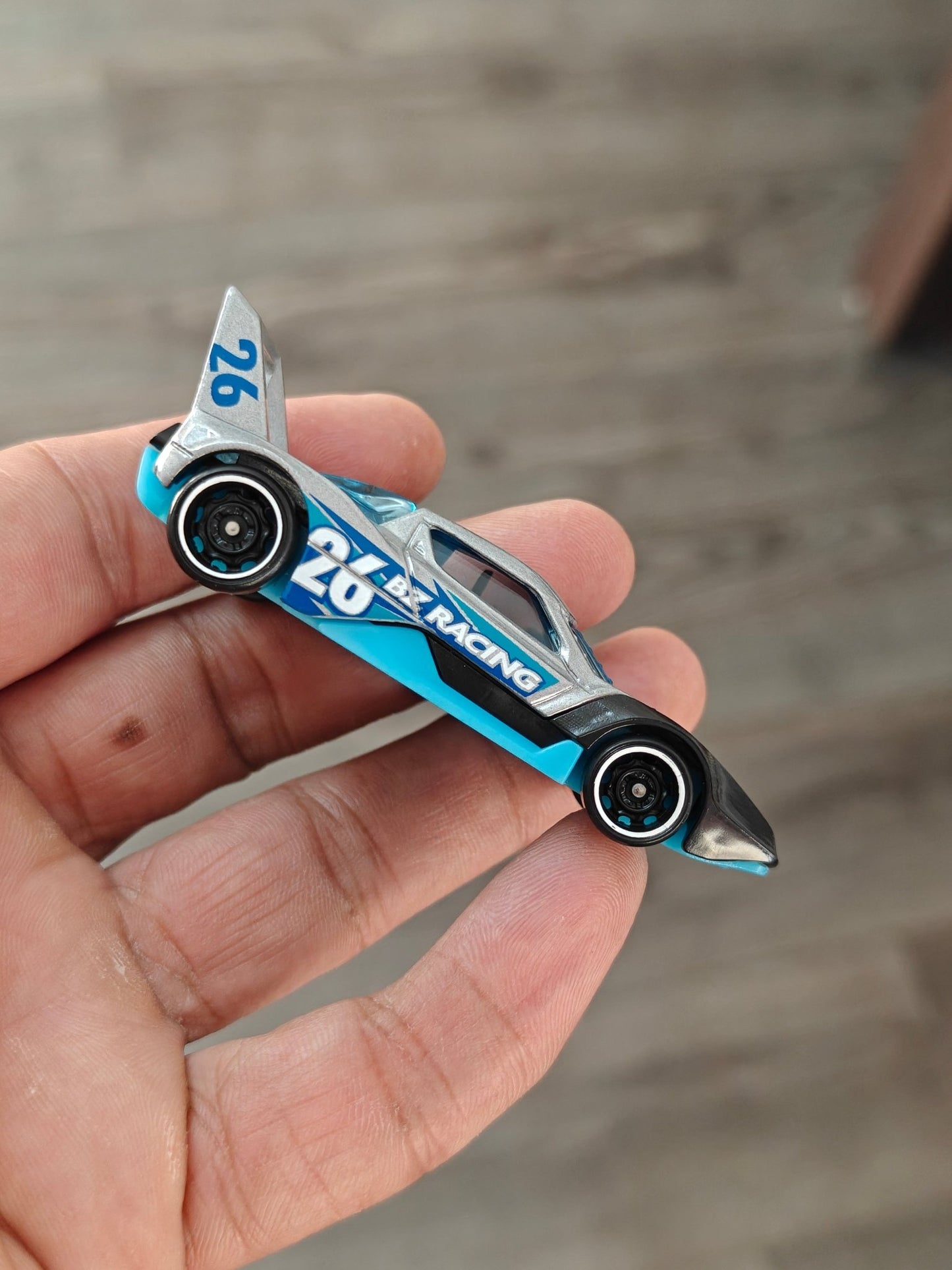 Hot Wheels High - Tail Chaser - Silver (Uncarded - New) - Kinder Logs