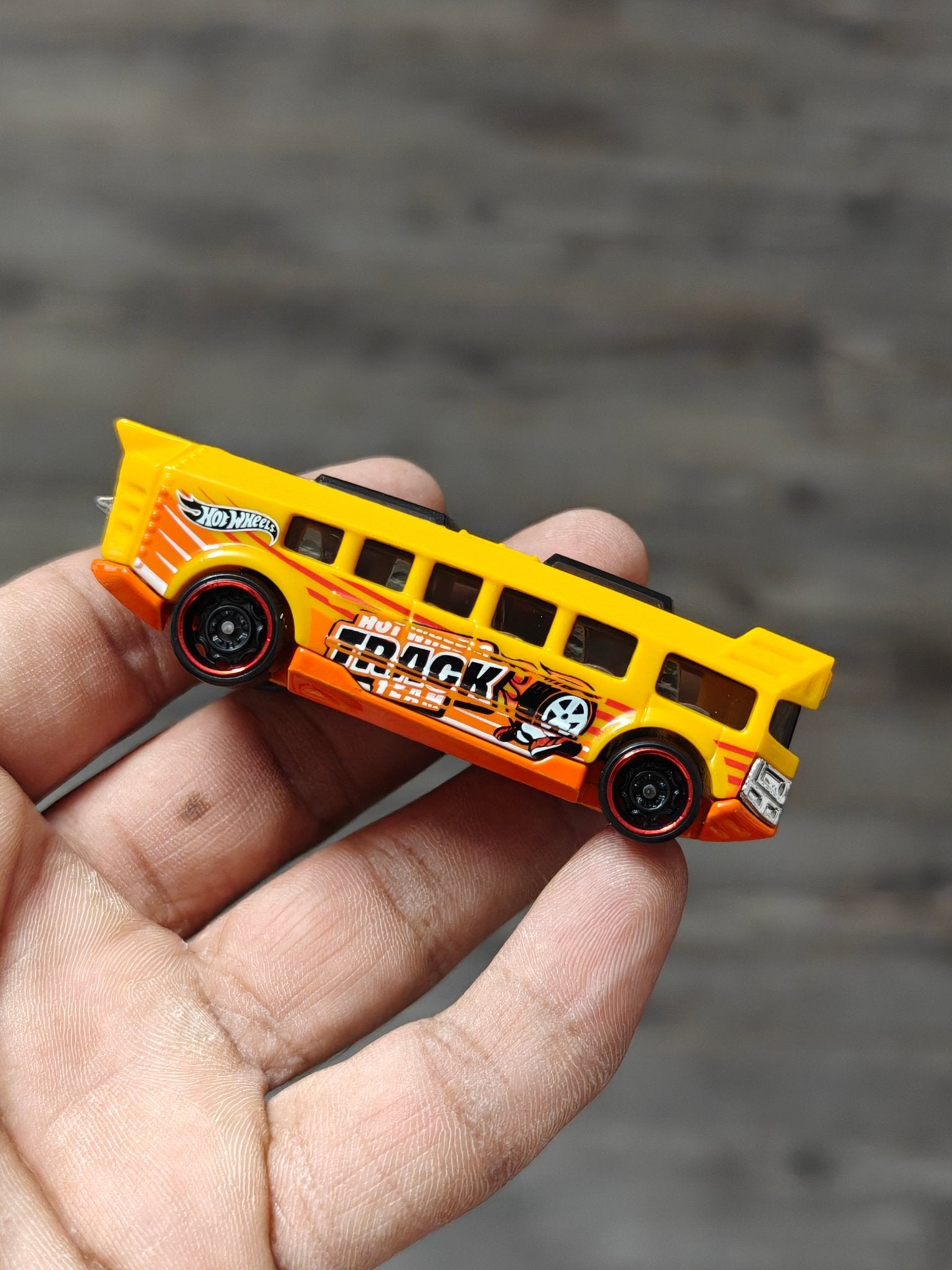 Hot Wheels High Track Team Bus - Yellow (Uncarded - New) - Kinder Logs