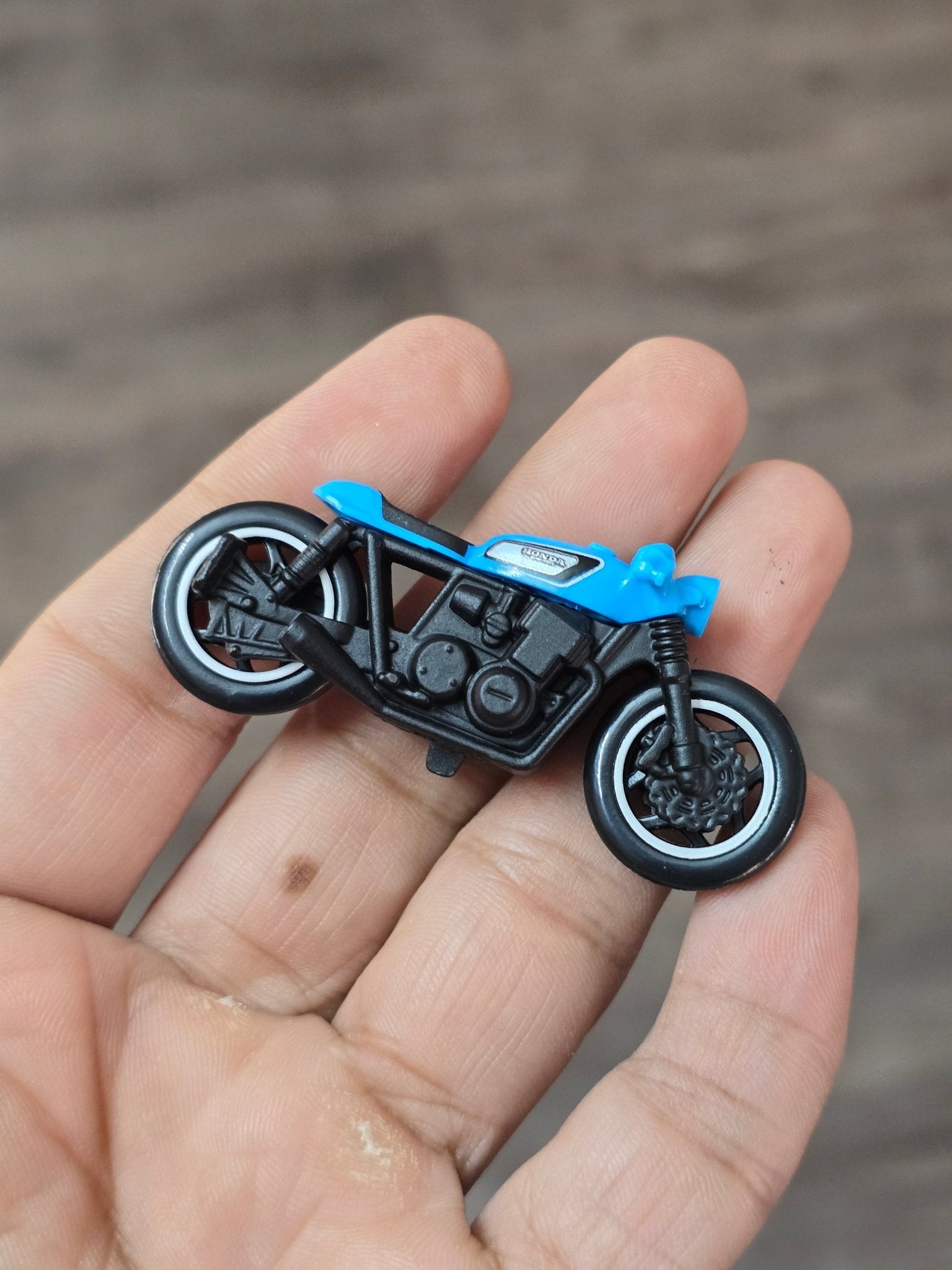 Hot Wheels Honda CB750 Cafe - Blue (Uncarded - New) - Kinder Logs