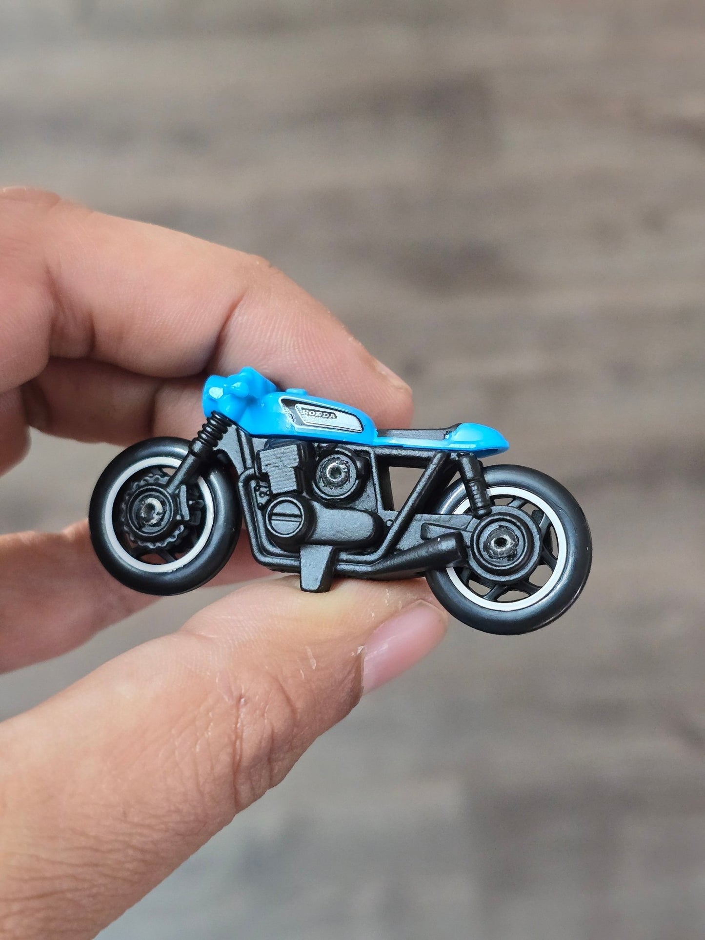 Hot Wheels Honda CB750 Cafe - Blue (Uncarded - New) - Kinder Logs