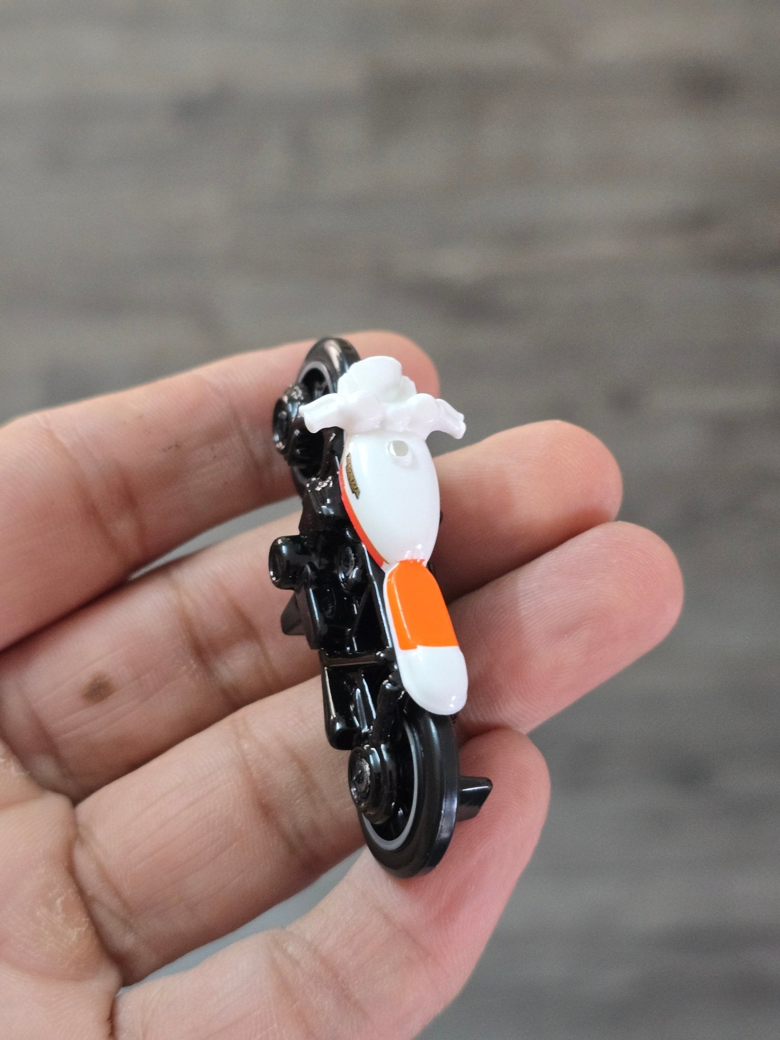 Hot Wheels Honda CB750 Cafe - White (Uncarded) - Kinder Logs