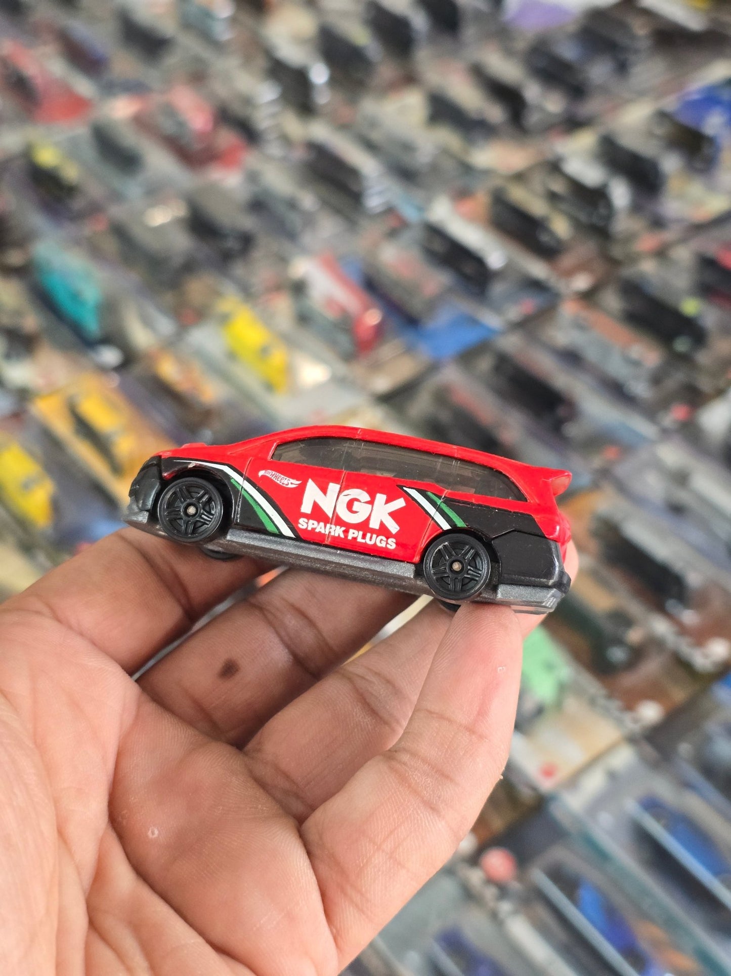 Hot Wheels Honda Odyssey NGK - Red (Used Car) - Kinder Logs