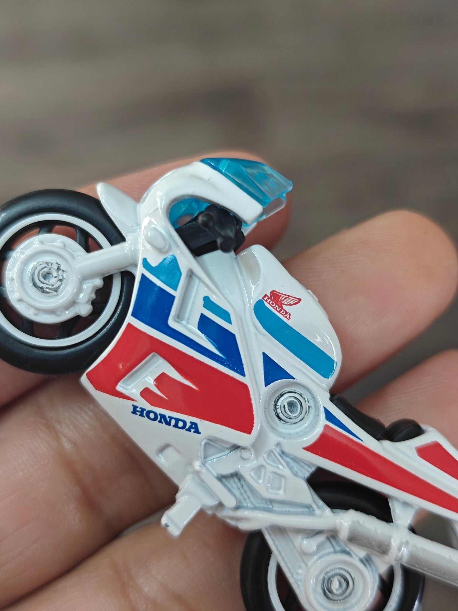 Hot Wheels Honda VFR750R RC30 (Uncarded - New) - Kinder Logs