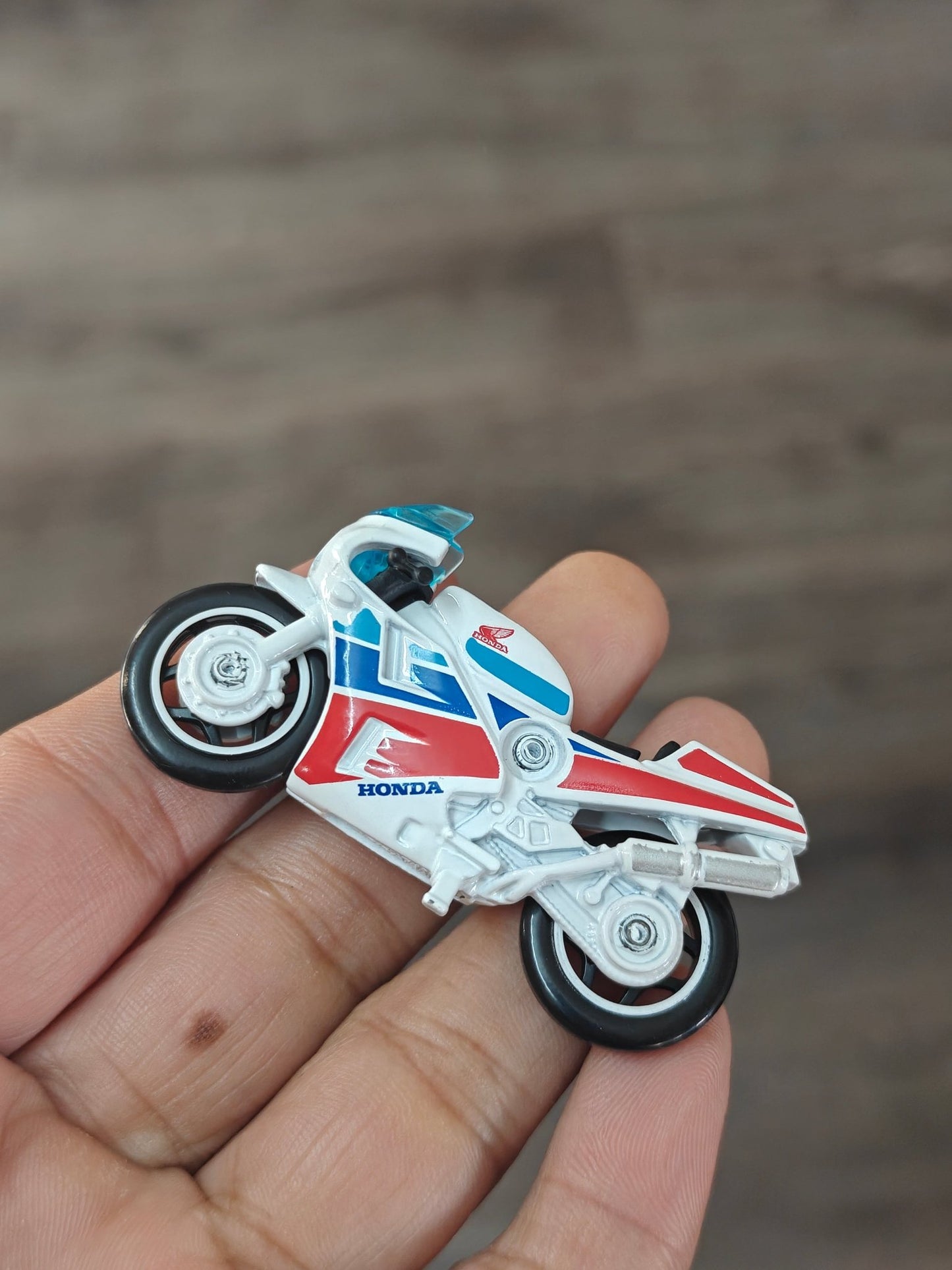 Hot Wheels Honda VFR750R RC30 (Uncarded - New) - Kinder Logs