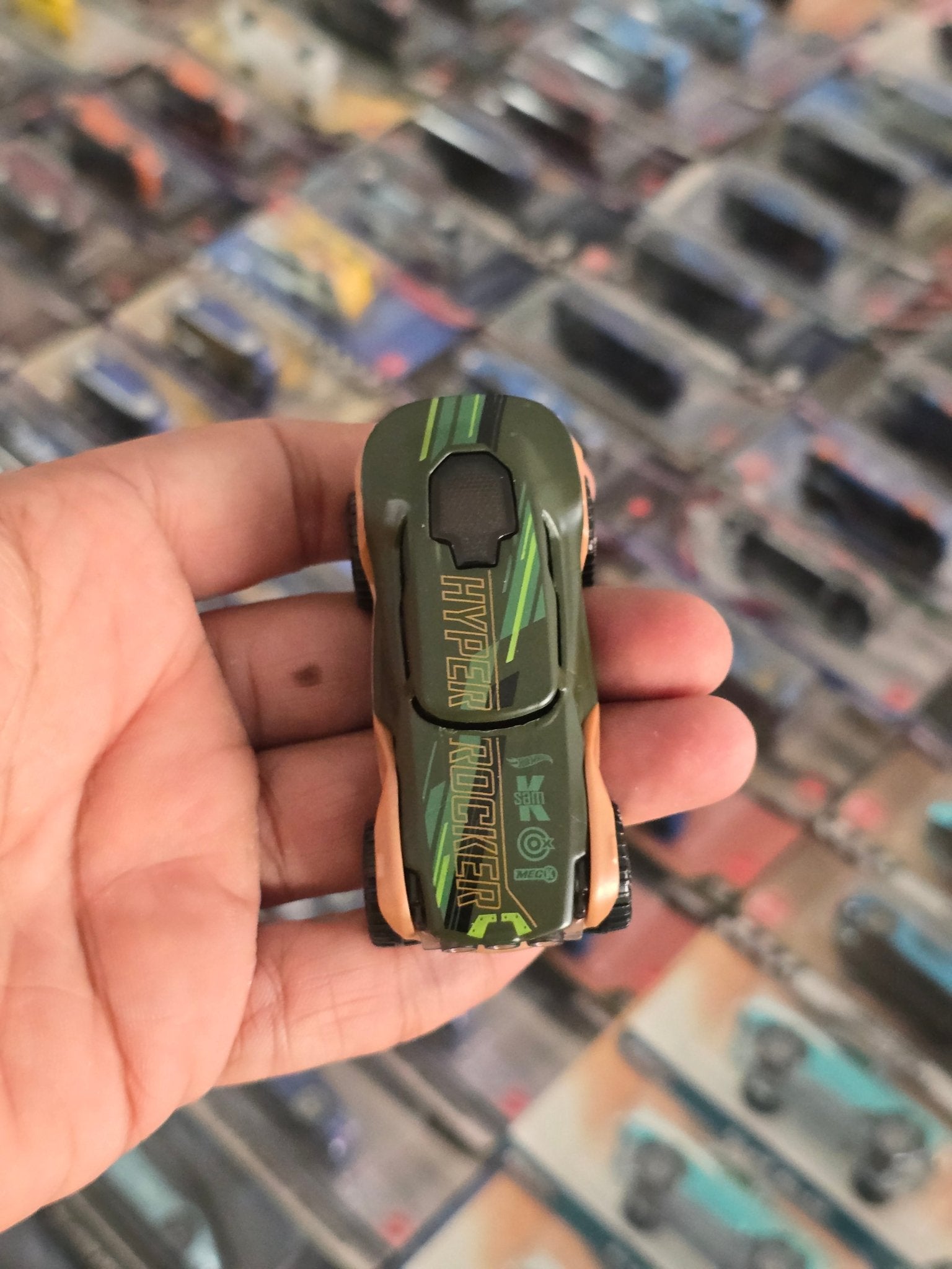 Hot Wheels Hyper Rocker Concept SUV (Uncarded) - Kinder Logs