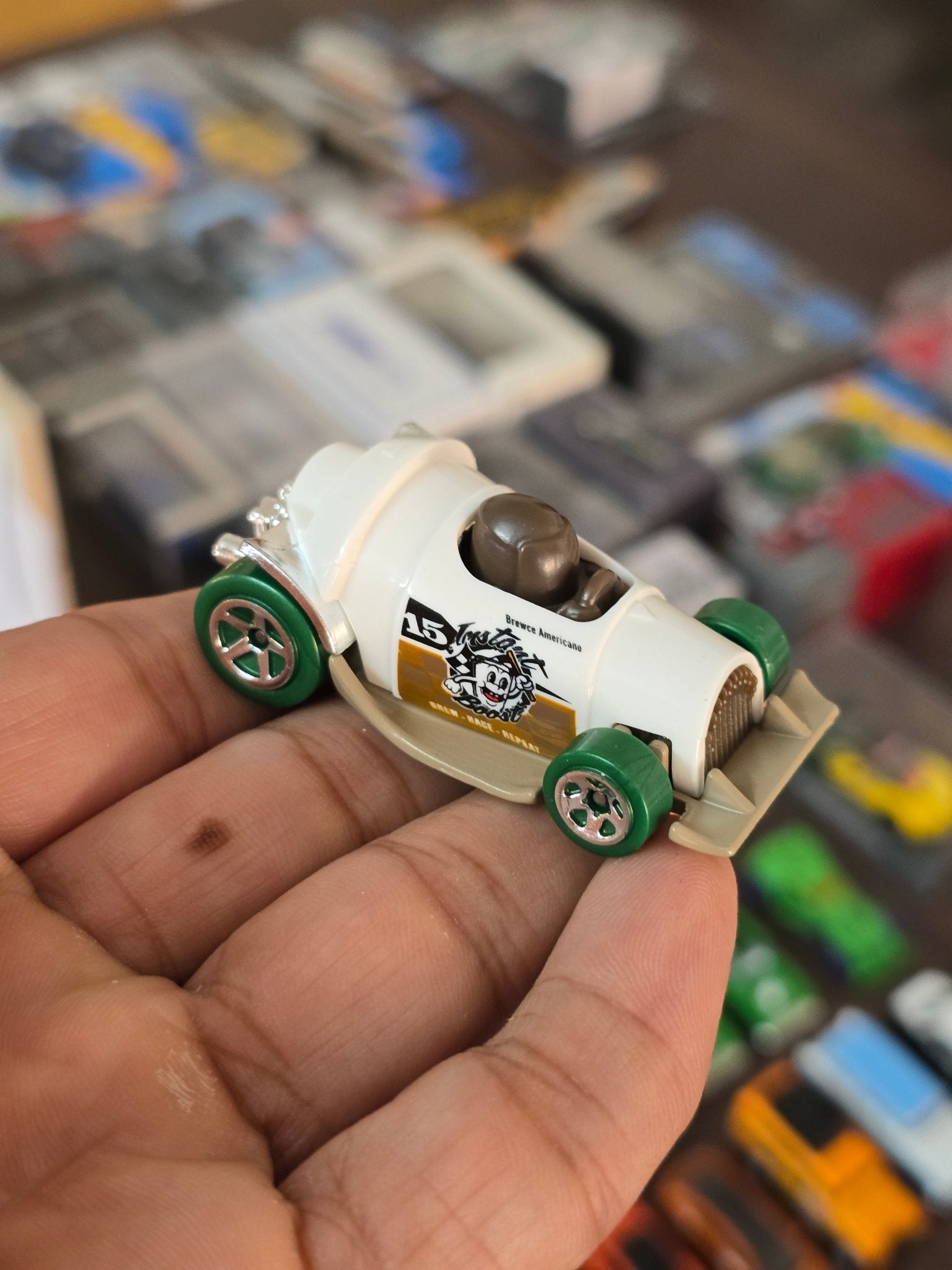 Hot Wheels Instant Boost - White (Uncarded - New) - Kinder Logs