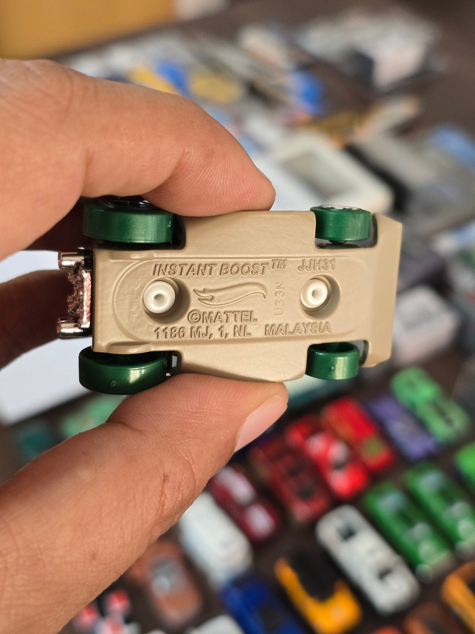 Hot Wheels Instant Boost - White (Uncarded - New) - Kinder Logs