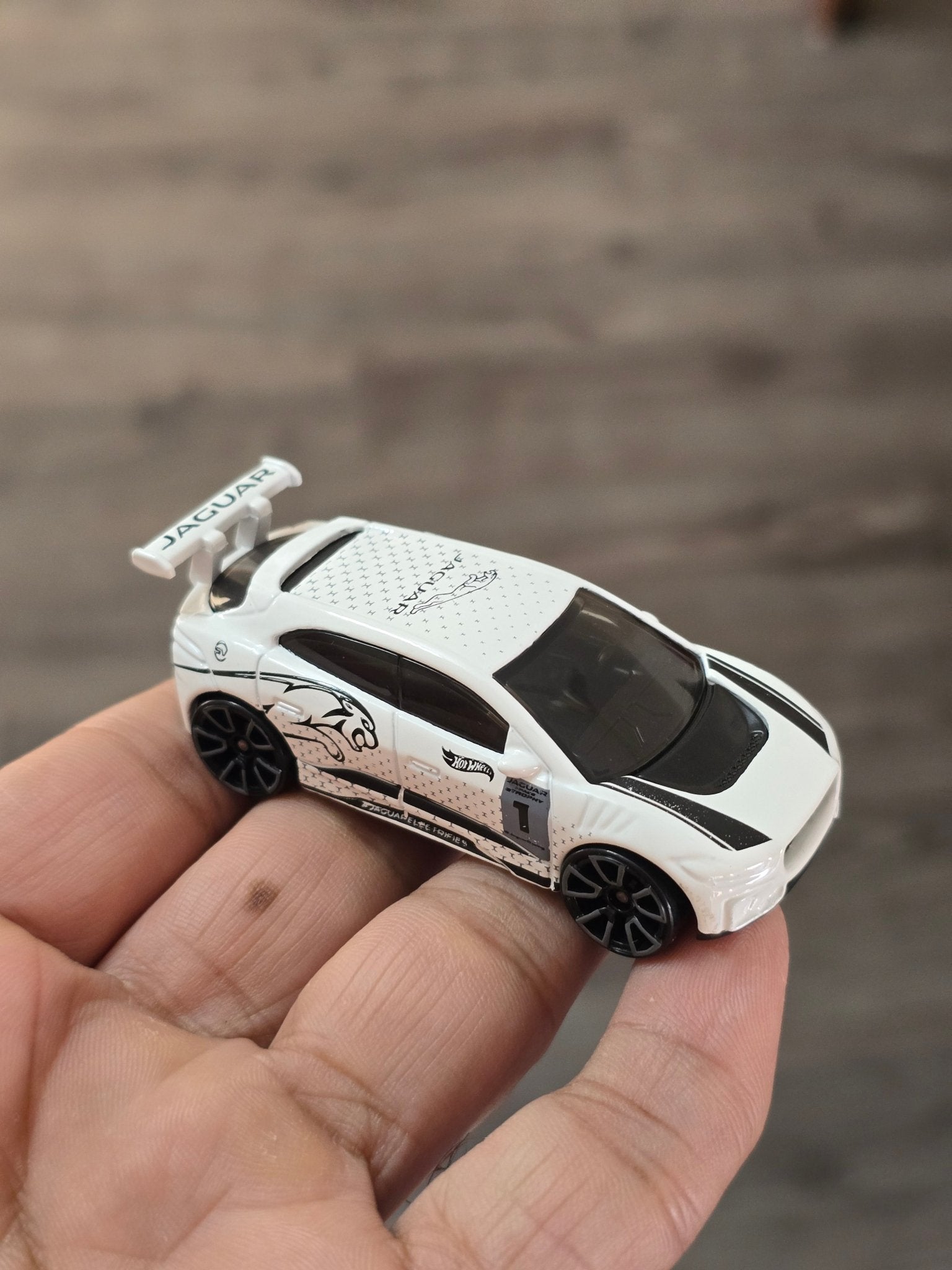Hot Wheels Jaguar i - Pace eTrophy - White (Uncarded - New) - Kinder Logs