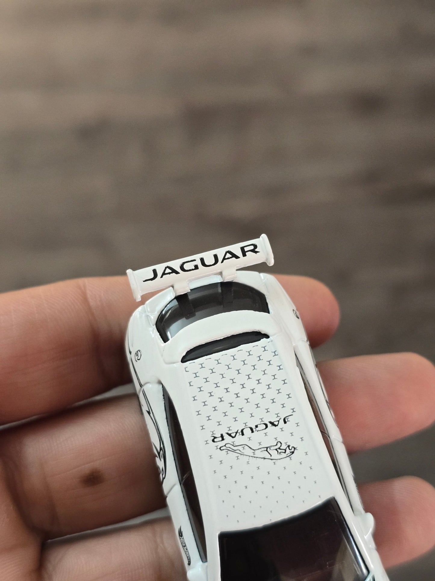 Hot Wheels Jaguar i - Pace eTrophy - White (Uncarded - New) - Kinder Logs