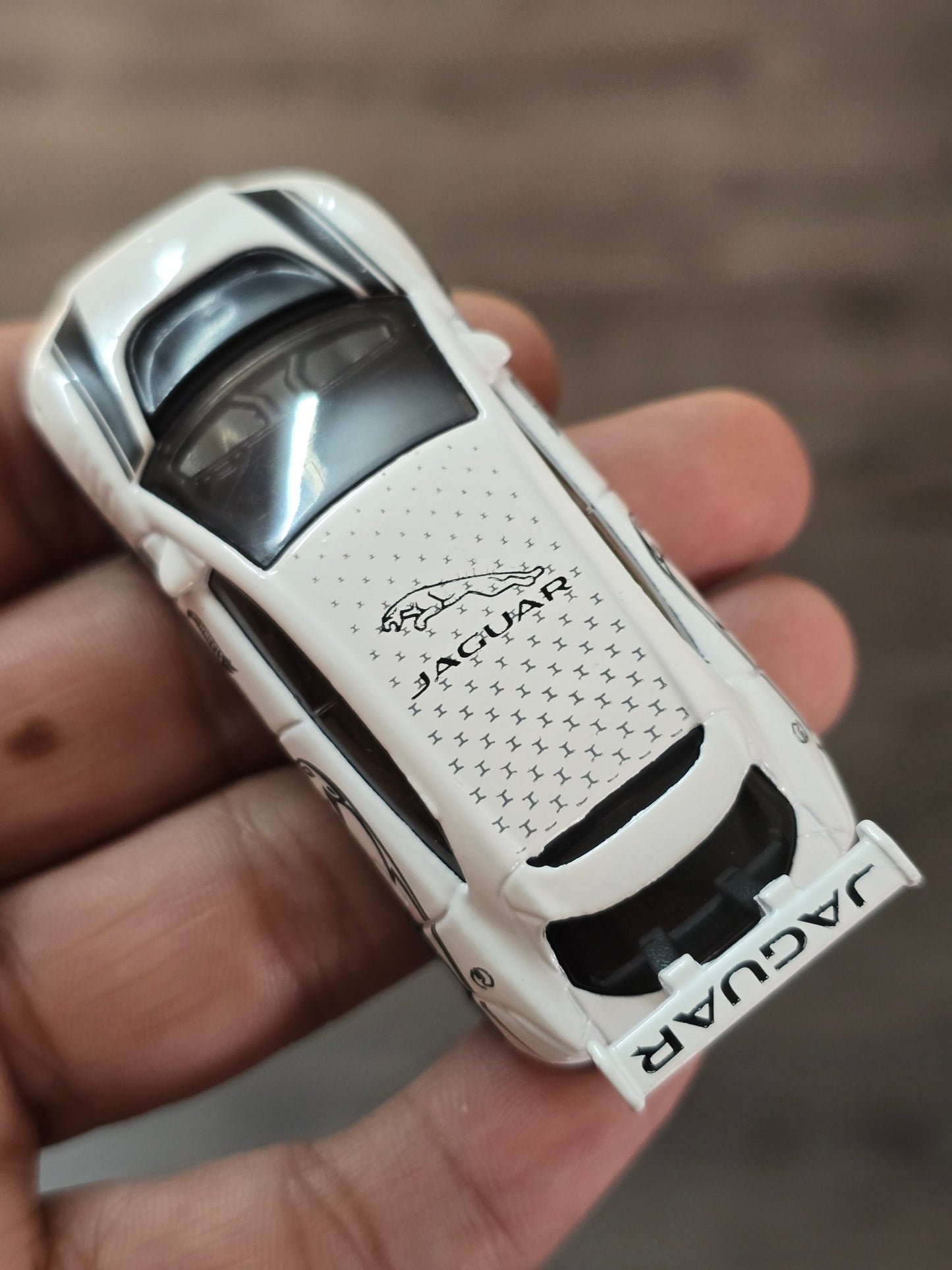 Hot Wheels Jaguar i - Pace eTrophy - White (Uncarded - New) - Kinder Logs