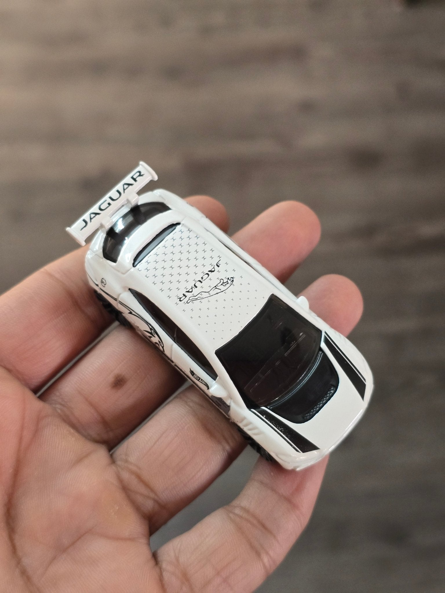 Hot Wheels Jaguar i - Pace eTrophy - White (Uncarded - New) - Kinder Logs